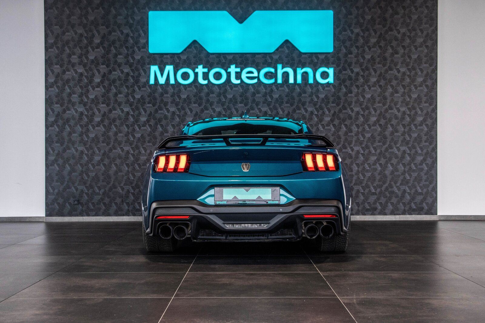 Ford Mustang, Dark Horse - fotka 4