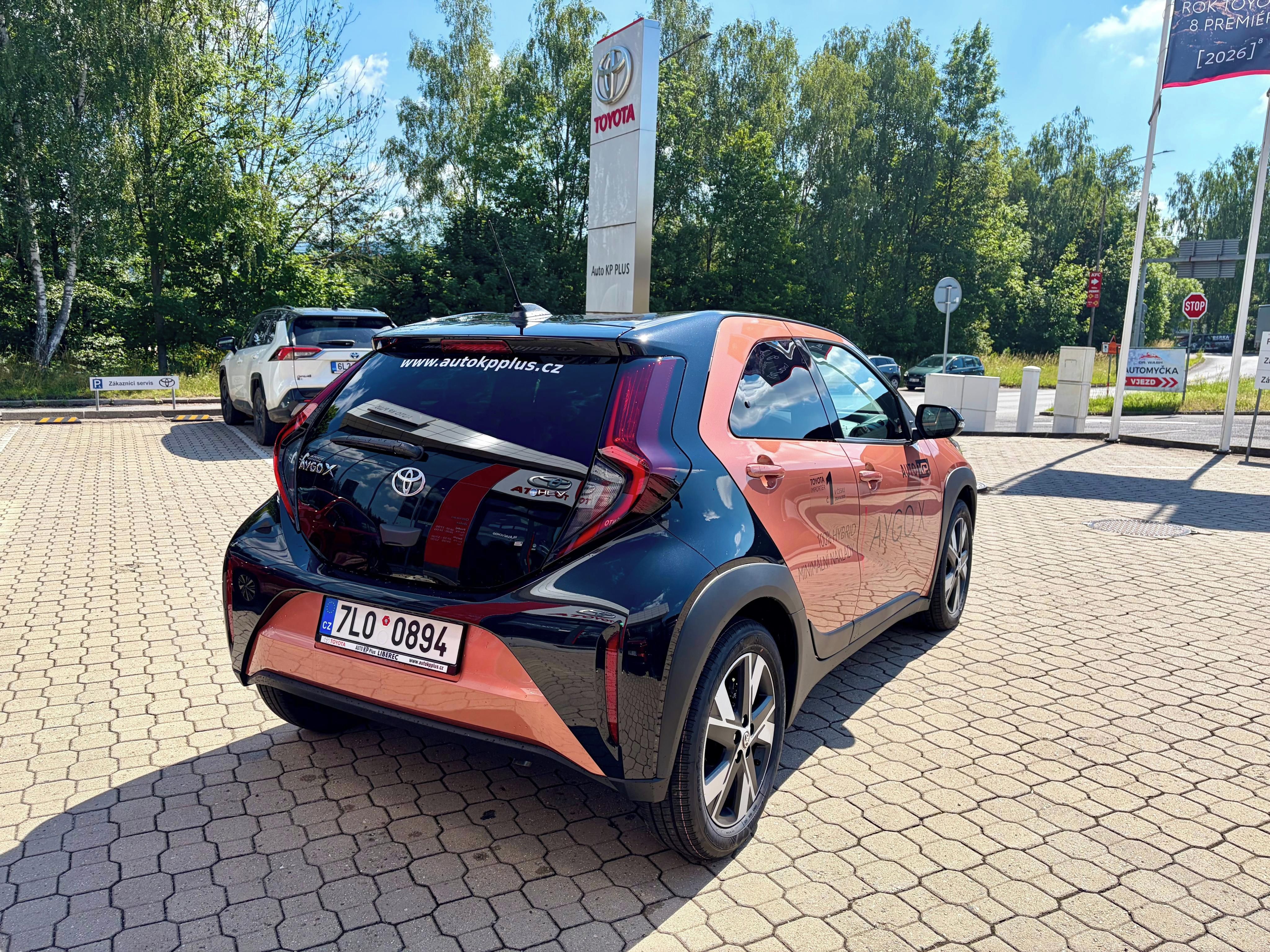 Toyota Aygo, X 1,5 116k HEV Style - fotka 4