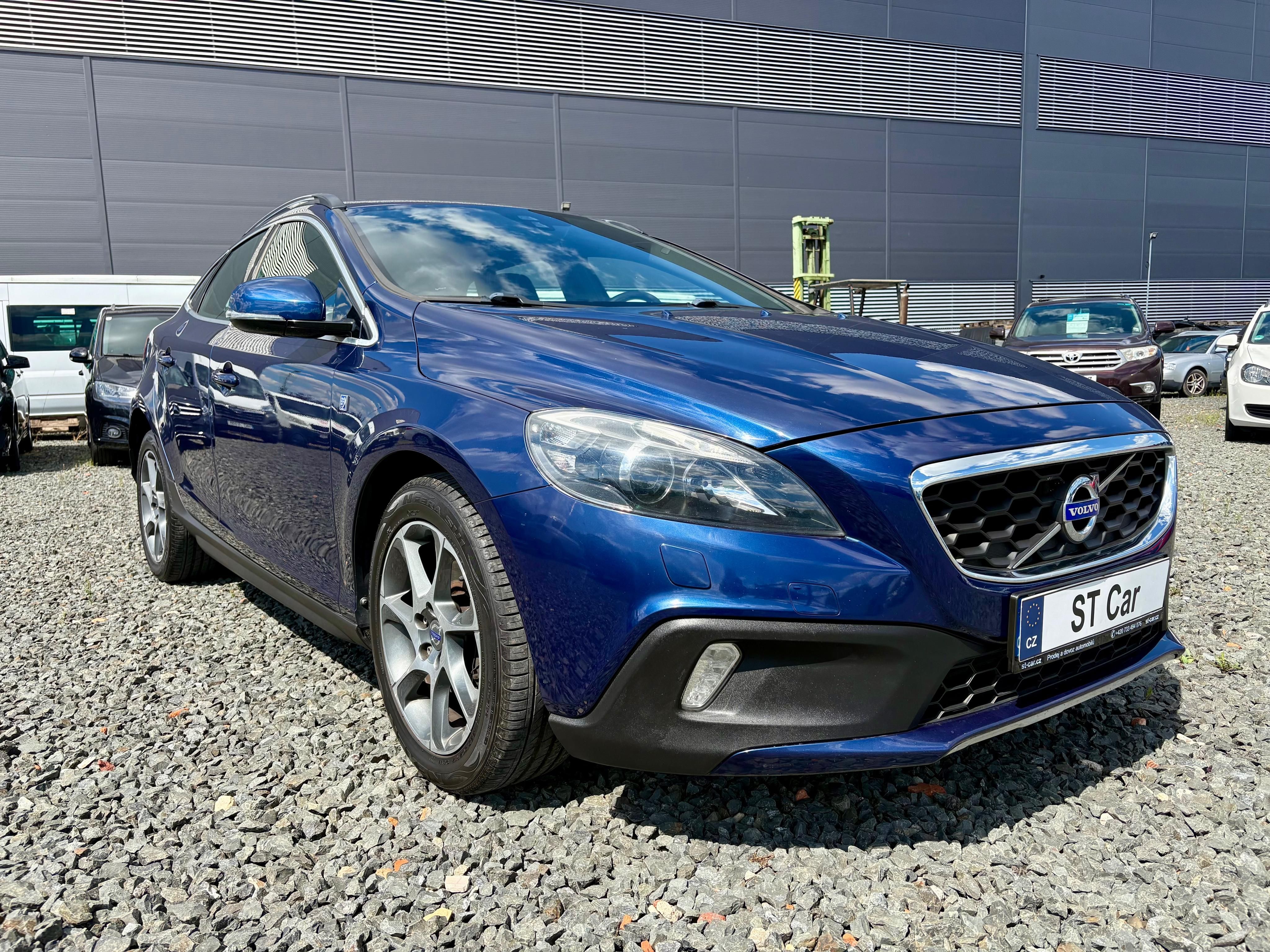 Volvo V40, 1.6D2 84kw Cross Country ČR - fotka 3