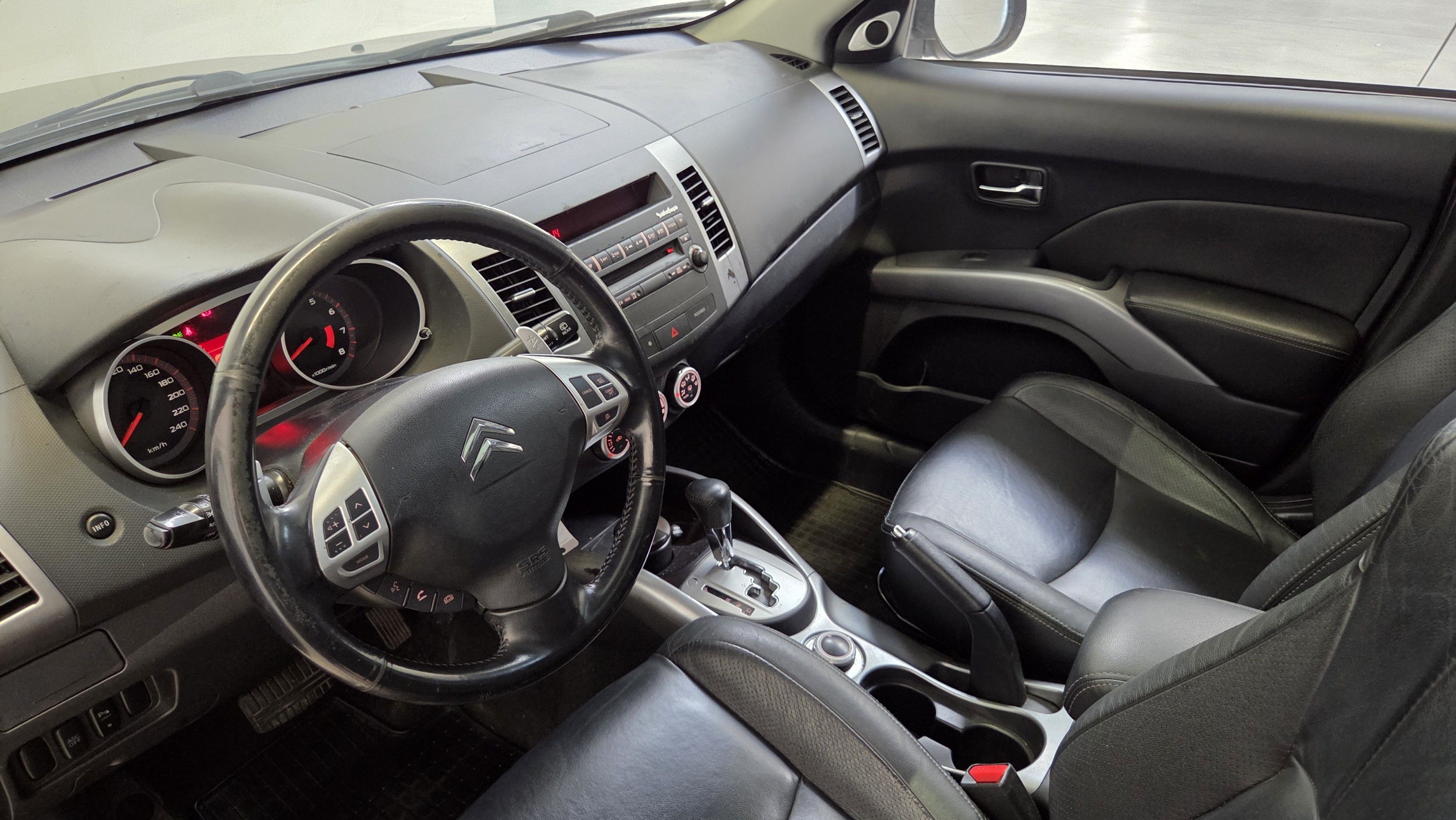 Citroën C-Crosser, 2.4 MIVEC 125 kW - fotka 5