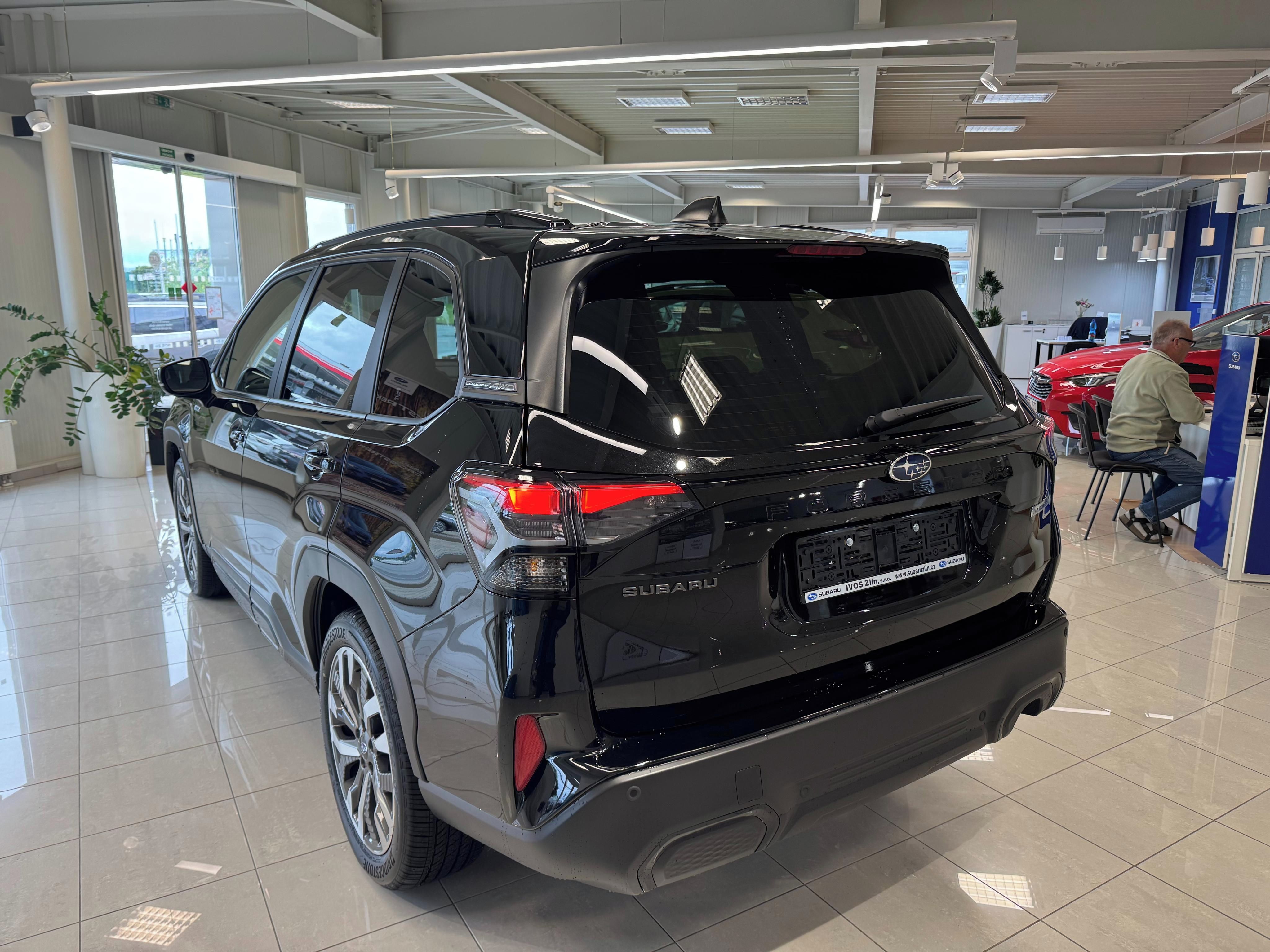 Subaru Forester, Touring MY2026, záruka 5 let - fotka 3