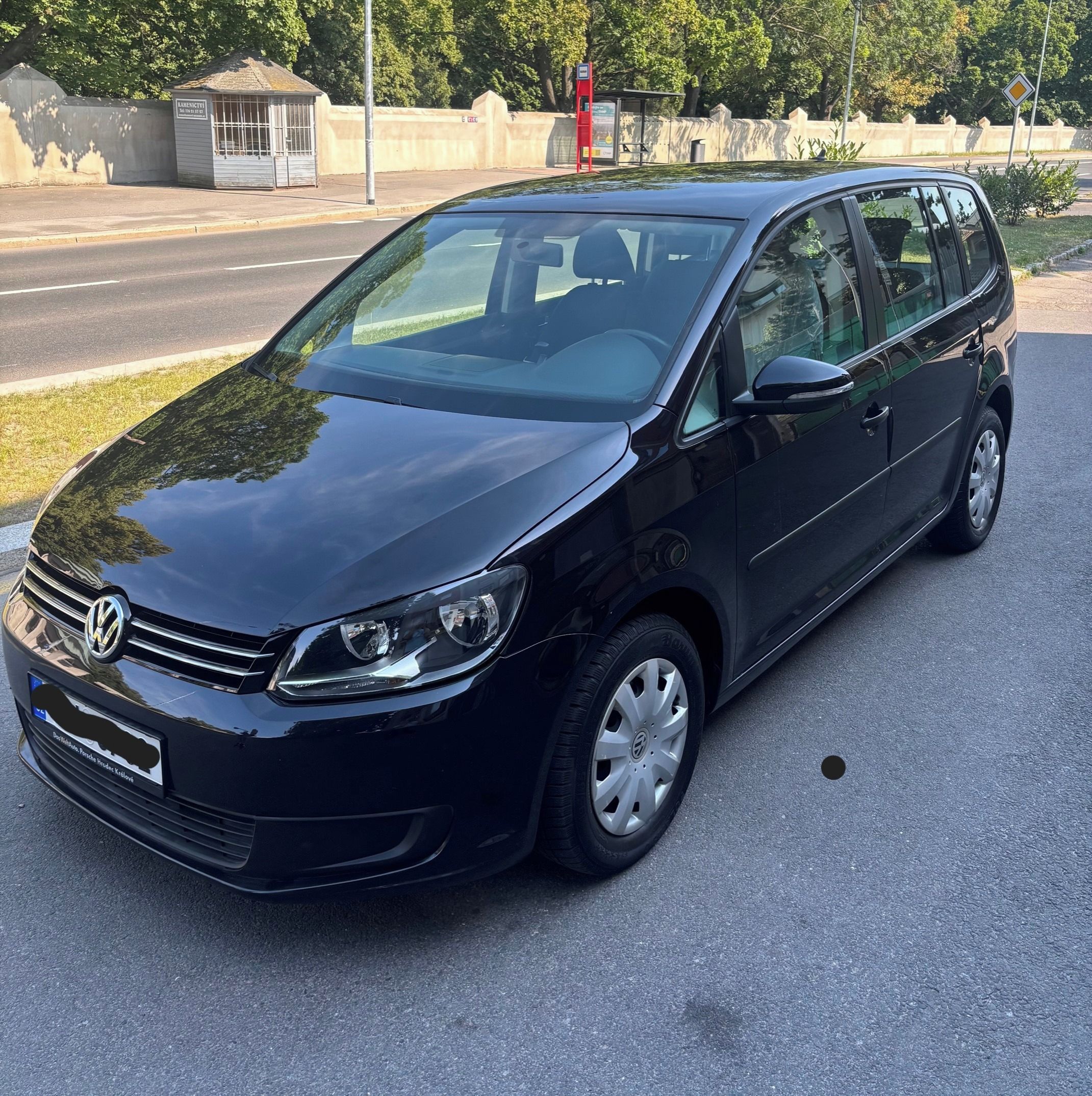 Volkswagen Touran, 1.6 TDI Servisováno - fotka 2