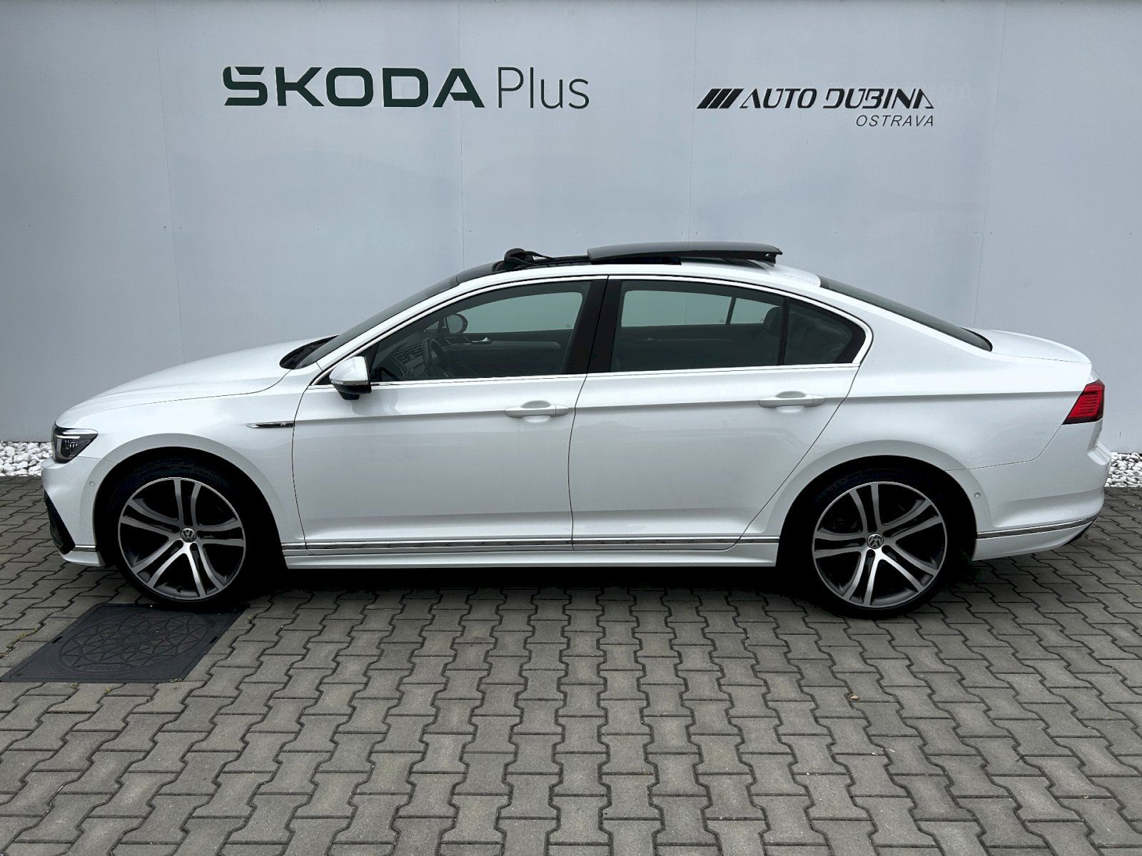 Volkswagen Passat, 2.0 TDI BMT 140kW DSG R-Line - fotka 3
