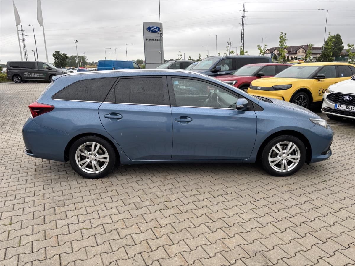 Toyota Auris, 1,6 Active Trend 97kW - fotka 6