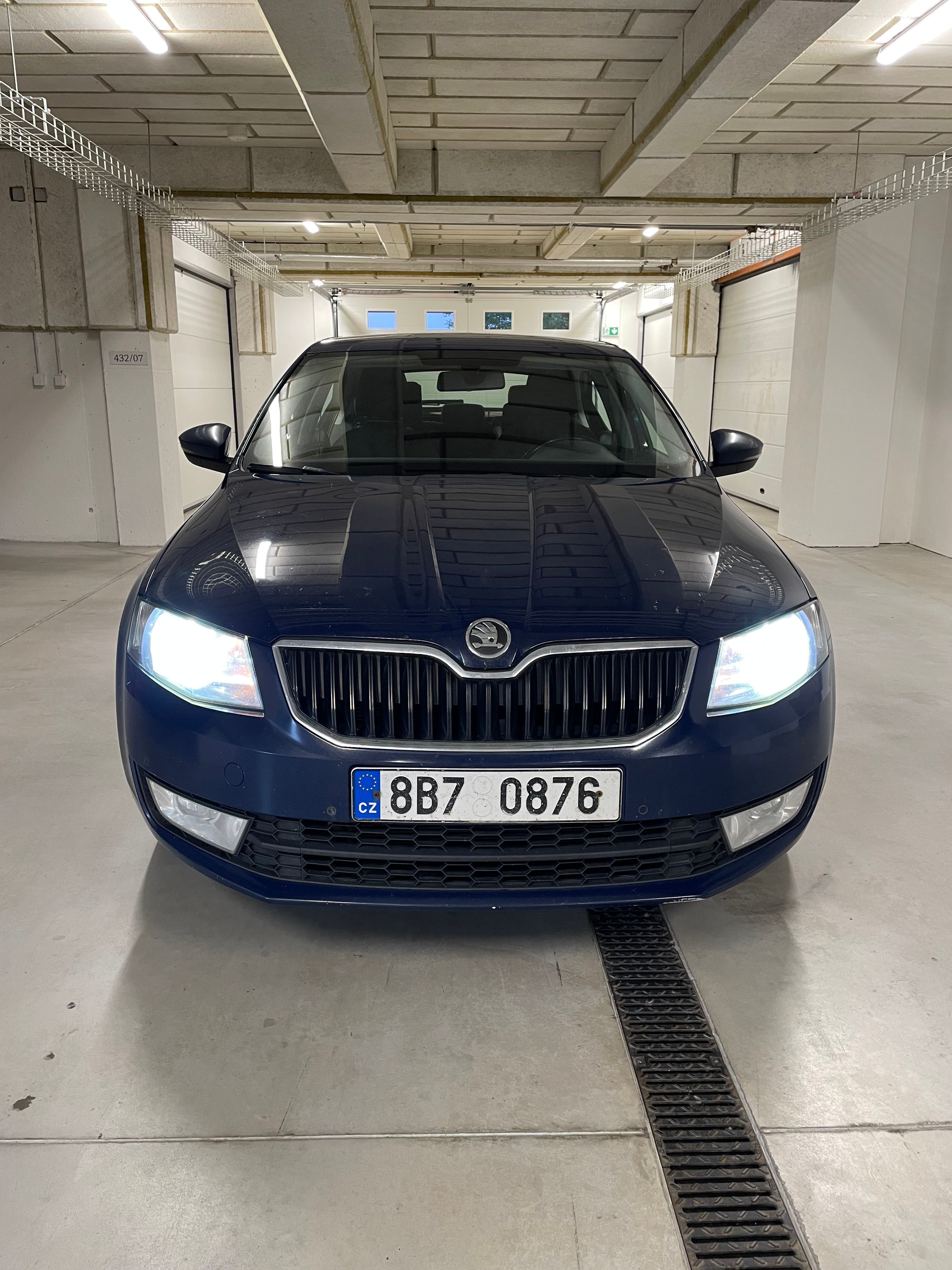 Škoda Octavia, 2.0 TDI - plná výbava - fotka 2