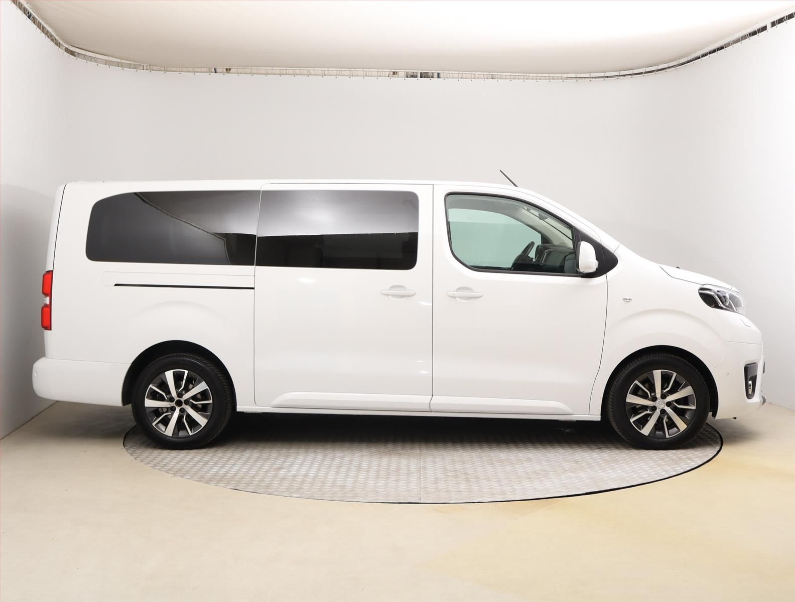 Toyota Proace Verso, 2.0 D-4D, Family, Klima, ČR - fotka 6