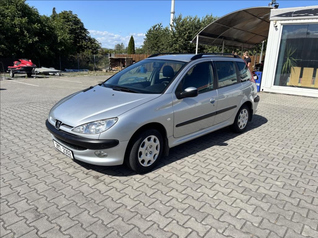 Peugeot 206, 1,1 ČR,64tkm!! - fotka 2