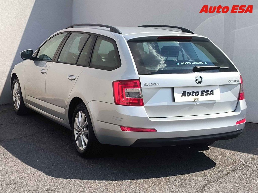 Škoda Octavia, 1.6 TDi,ČR - fotka 6