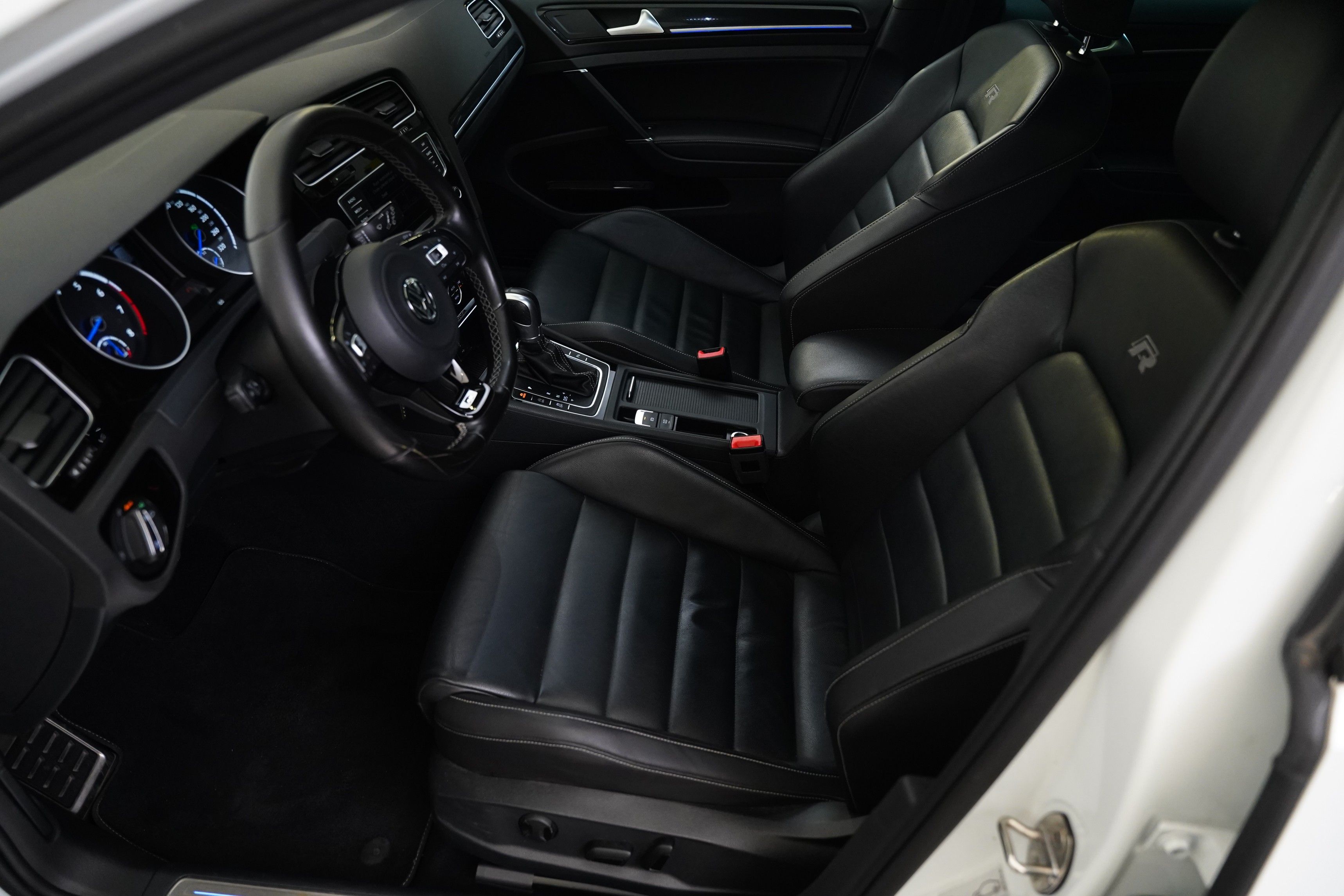 Volkswagen Golf, 2.0 TSI 221 kW 4Motion R - fotka 6