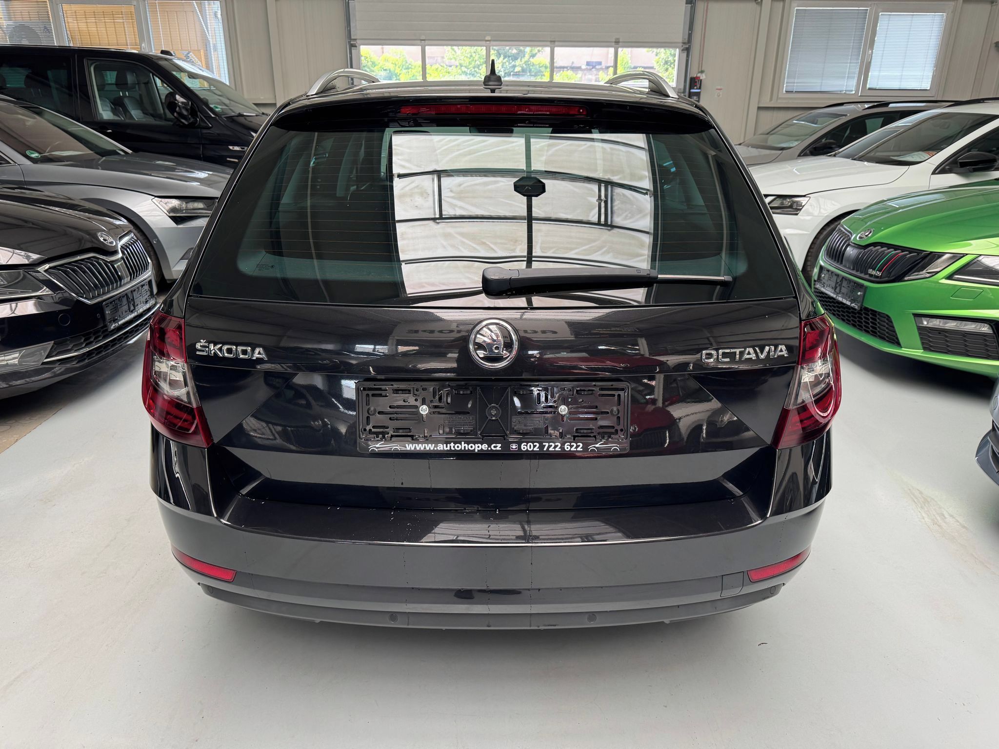 Škoda Octavia, combi 2.0 TDI DSG Style - fotka 5