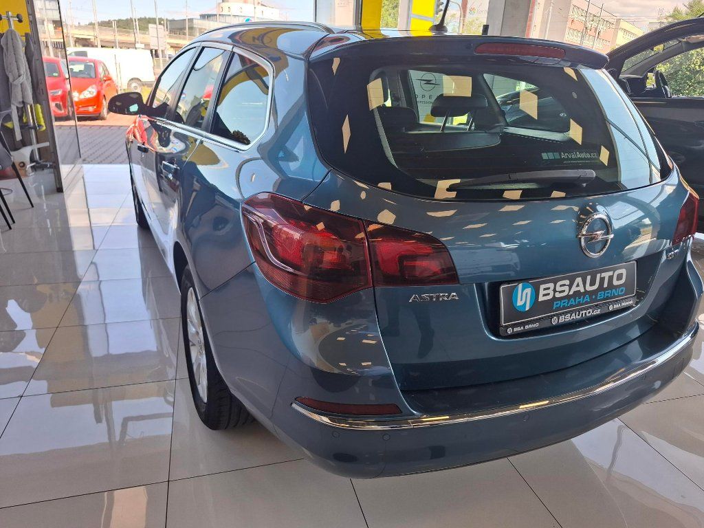 Opel Astra, 1.6 CDTI 81KW 2015 - fotka 4