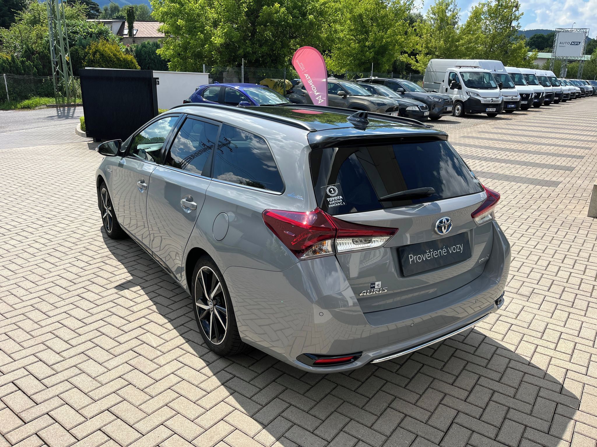 Toyota Auris, 1.8 Hybrid e-CVT Selection TS - fotka 4