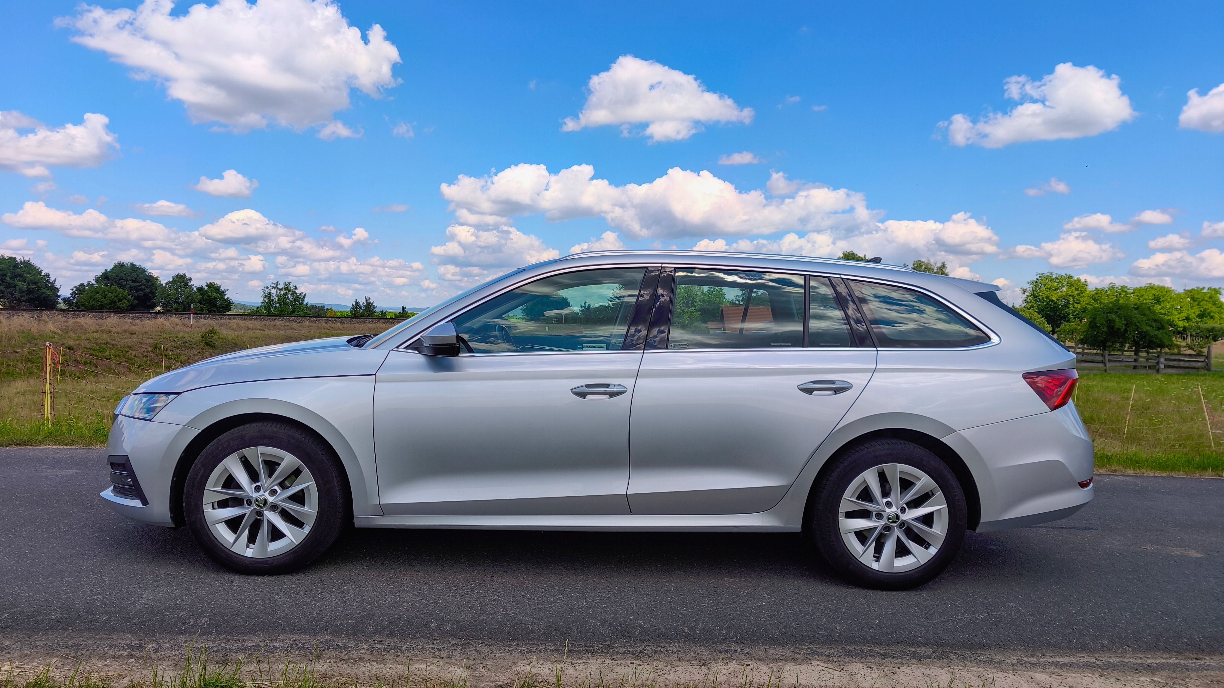 Škoda Octavia, 2.0TDI Style DSG Matrix tažné - fotka 4
