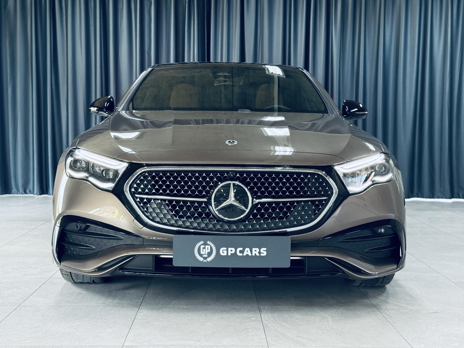 Mercedes-Benz Třídy E, 220d*AMG*4M*AIR*NAT.NAP*PANO - fotka 2