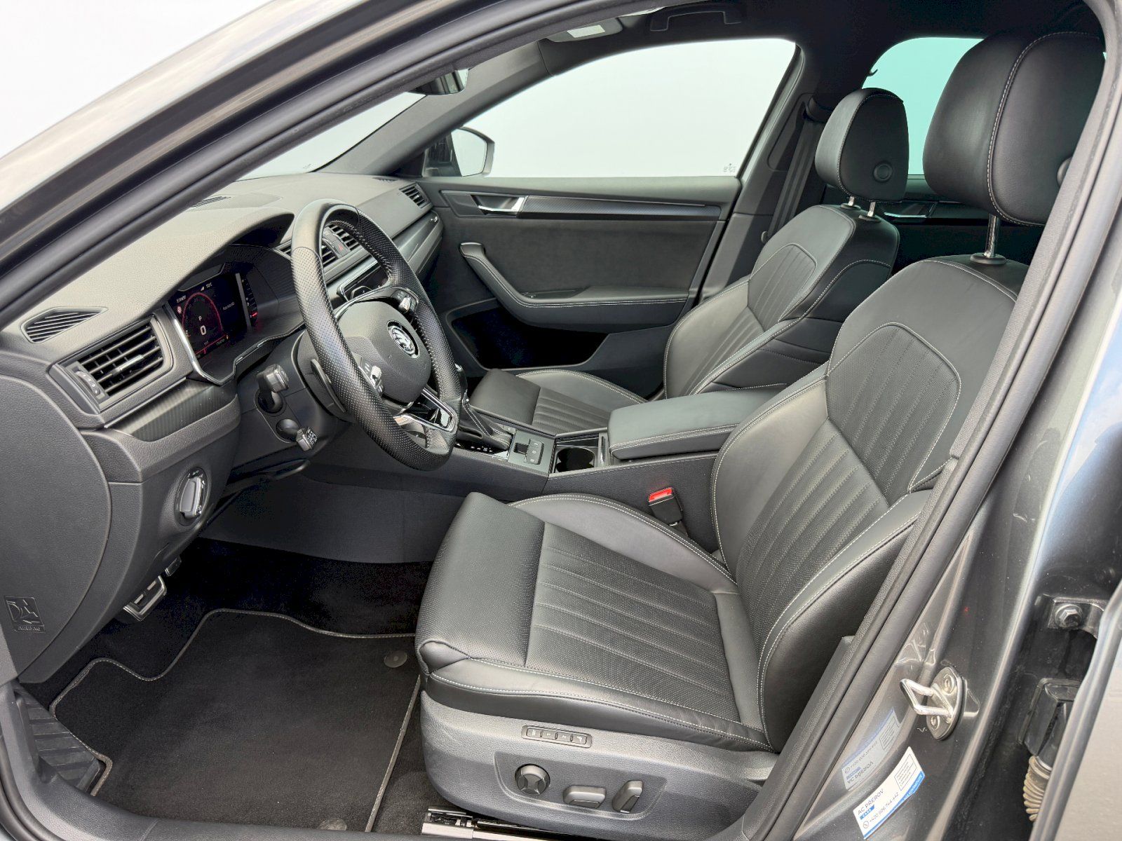 Škoda Superb, 2.0 TDI 147kW DSG 4x4 SportLin - fotka 5