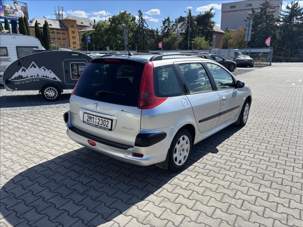Peugeot 206, 1,1 ČR,64tkm!! - fotka 4