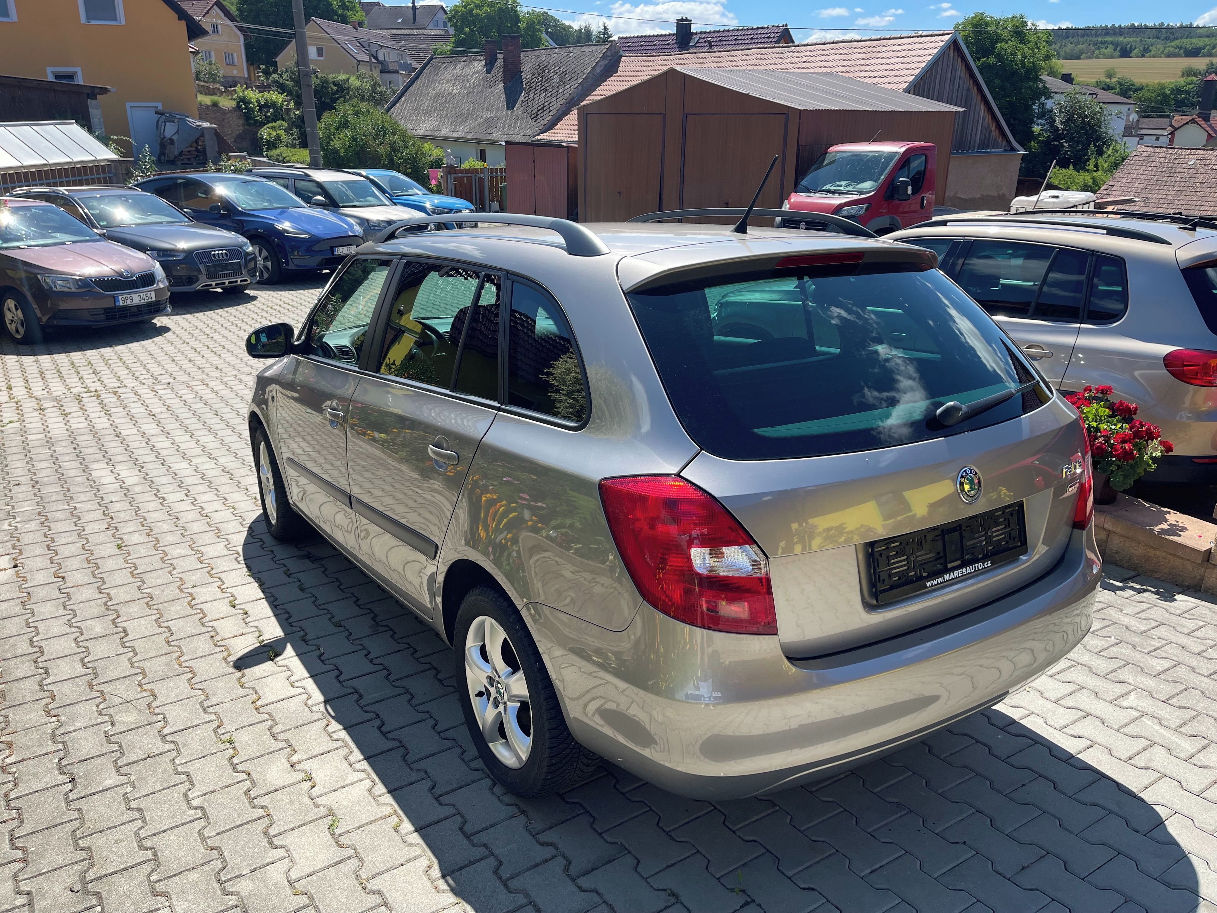 Škoda Fabia, COMBI 1.6 Tdi 66 kw výhřev sed - fotka 4