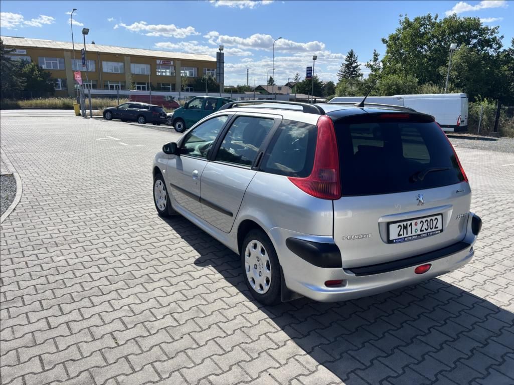 Peugeot 206, 1,1 ČR,64tkm!! - fotka 5