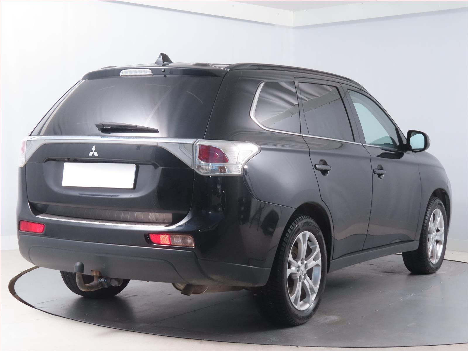 Mitsubishi Outlander, 2.2 DI-D, 4X4, 7 míst, Navi - fotka 5