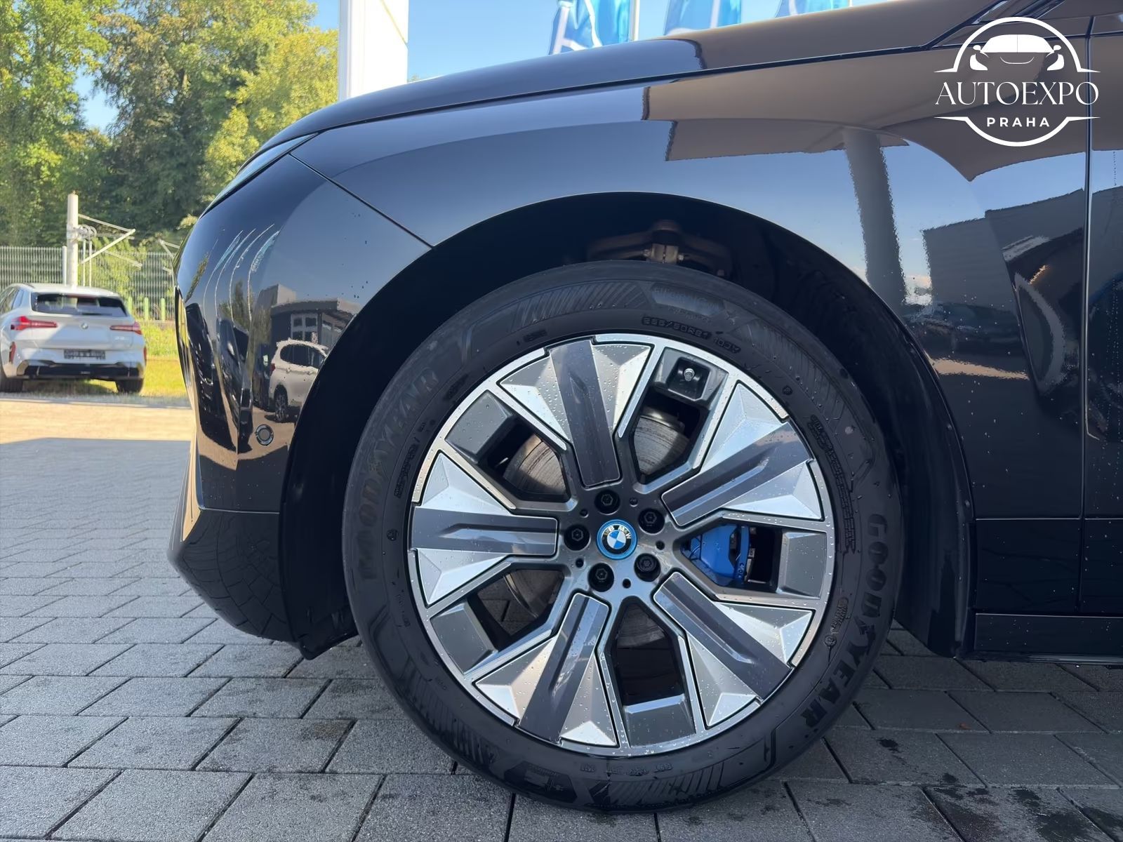 BMW iX, xDrive40 Sportpaket - fotka 6