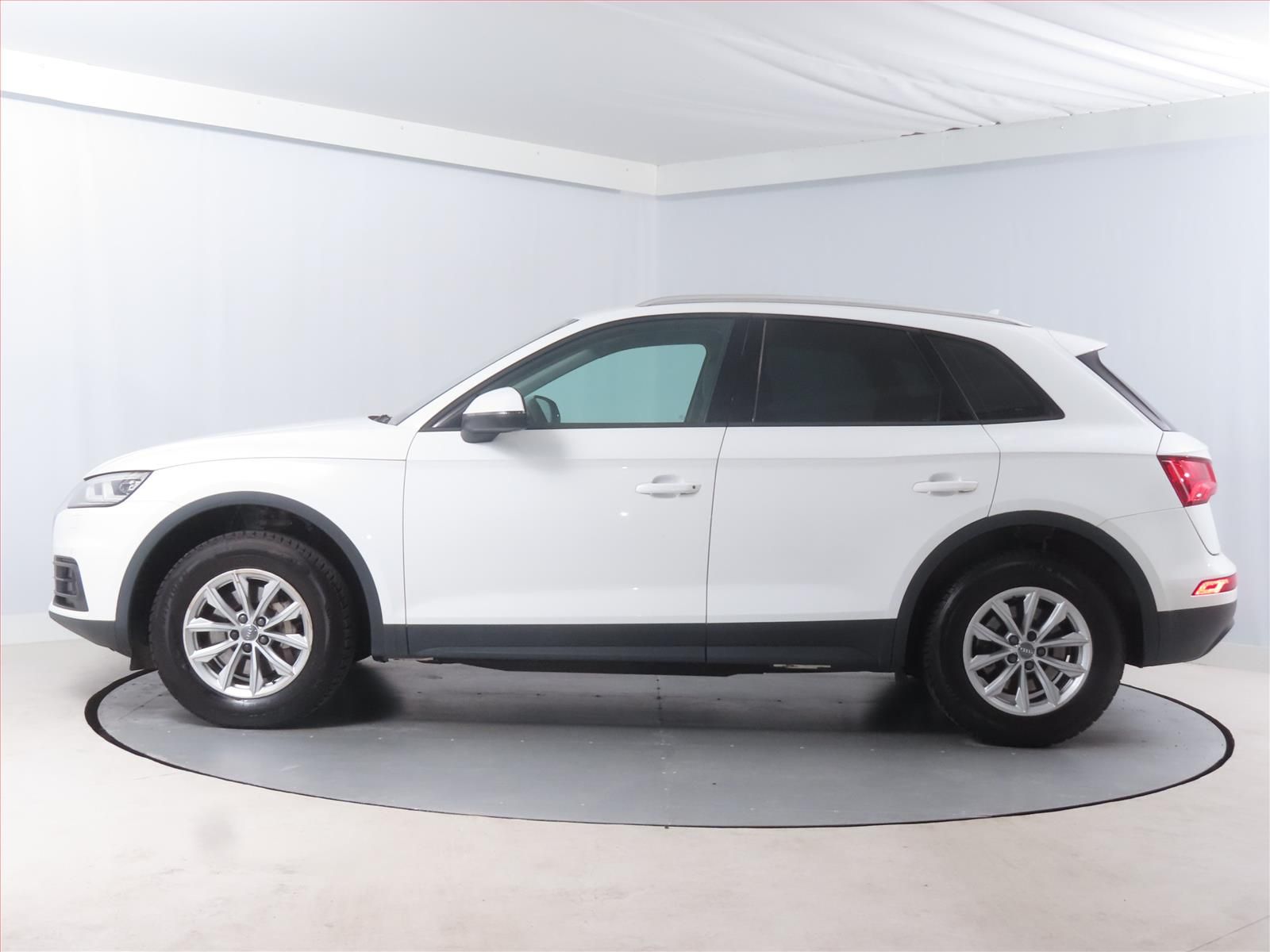 Audi Q5, 2.0 TDI, Exclusive, 4X4 - fotka 3