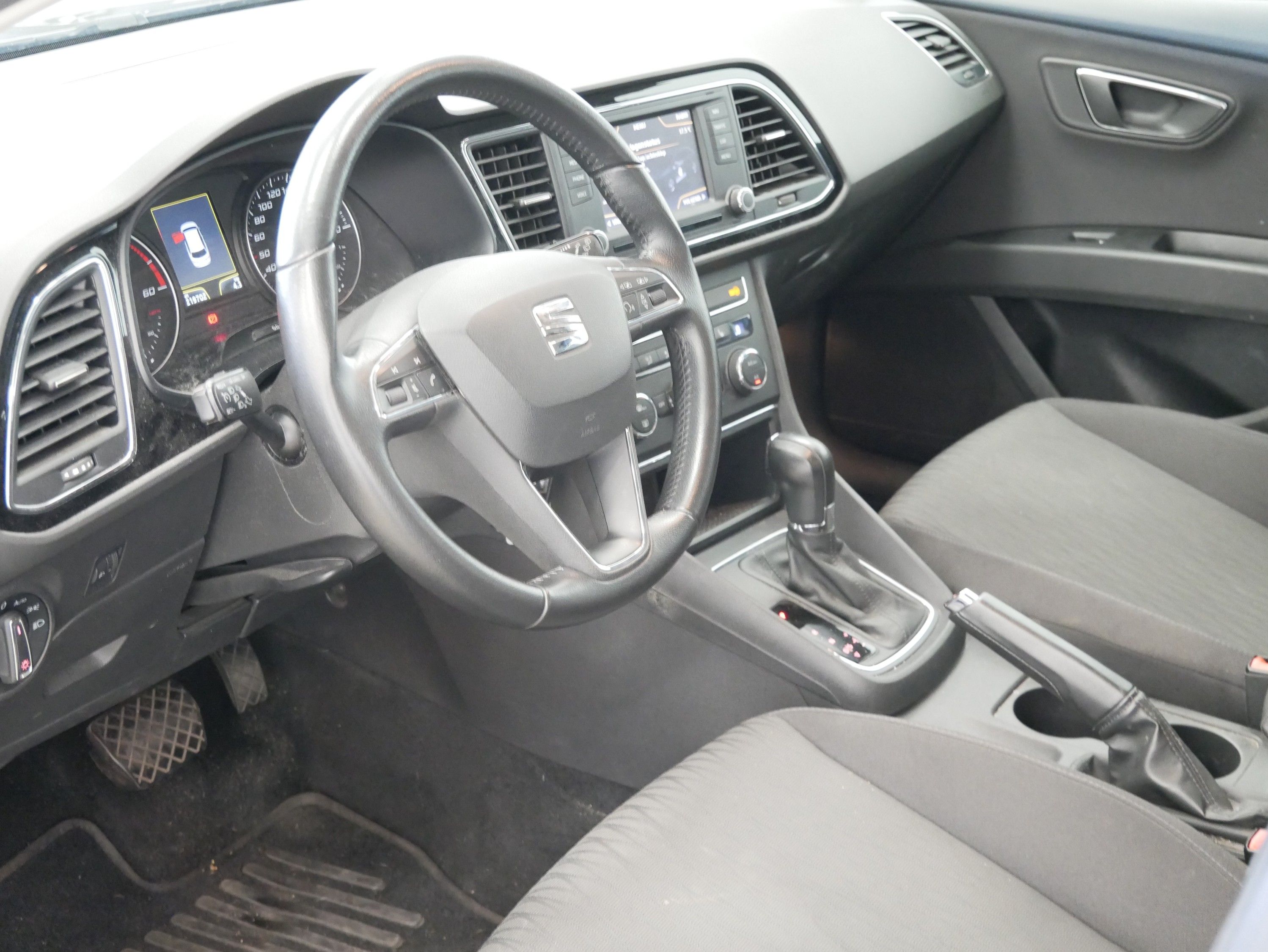 Seat Leon, 1.6 TDI 77 kW DSG Style - fotka 5