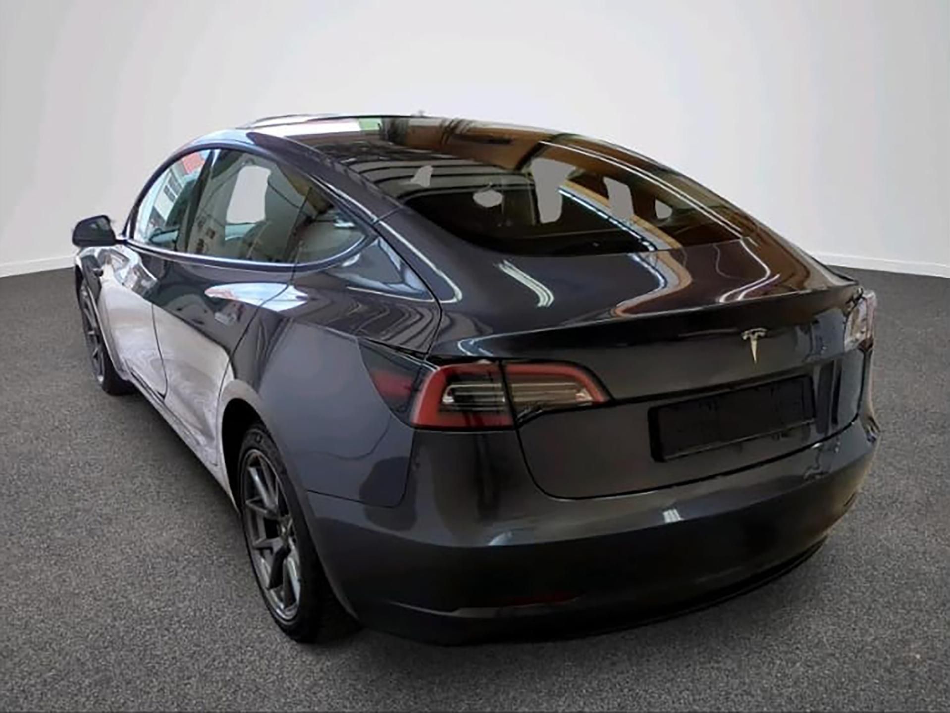 Tesla Model 3, AMD Ryzen, LFP baterie - fotka 2