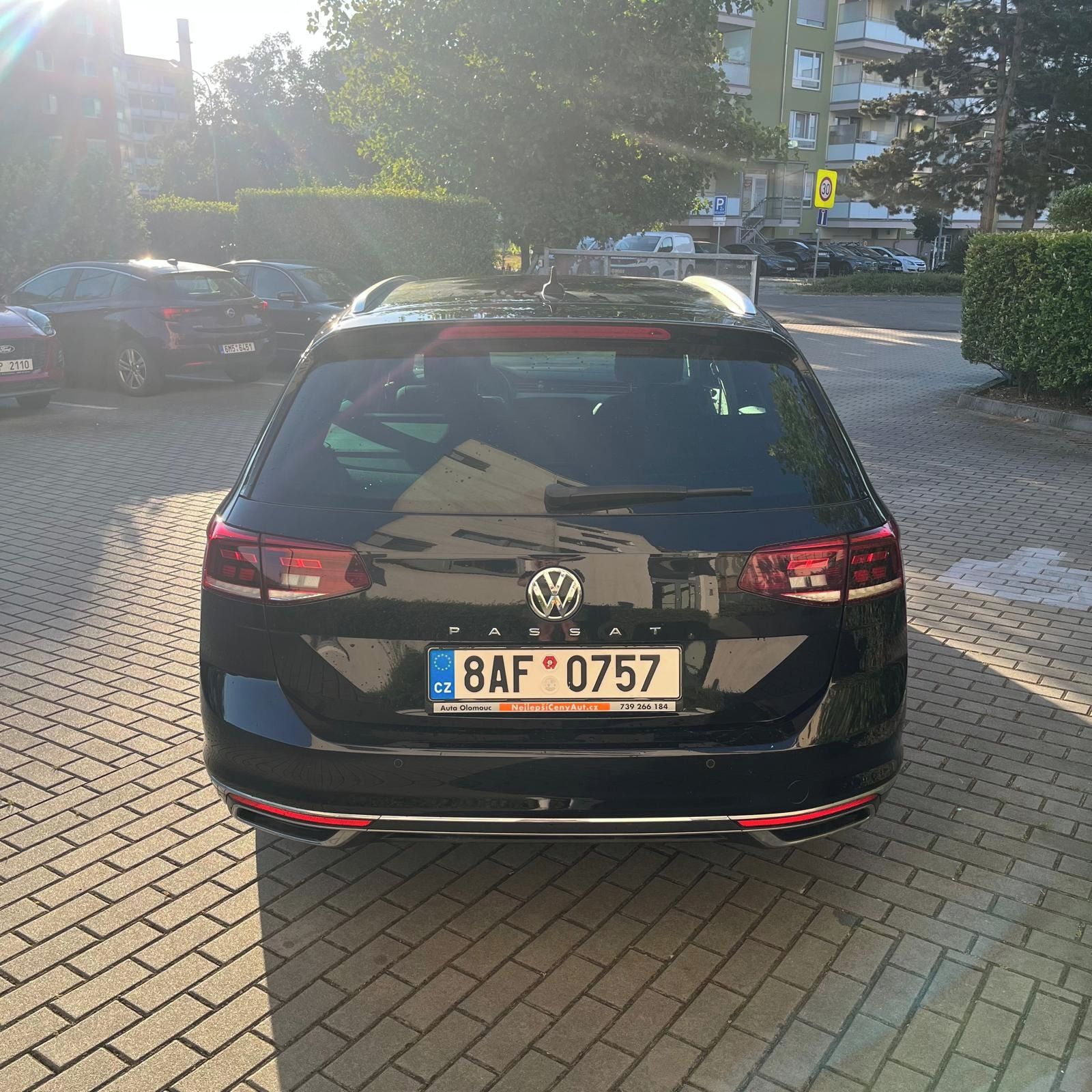 Volkswagen Passat Variant, 2.0 TDI, DSG, Nehavarovaný - fotka 4