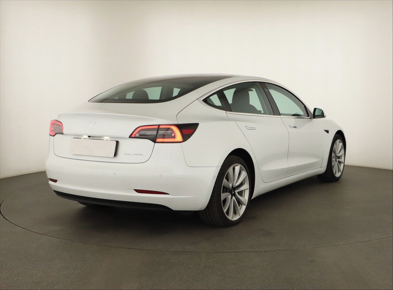 Tesla Model 3, Long Range 4WD 78kWh, SoH 82% - fotka 5
