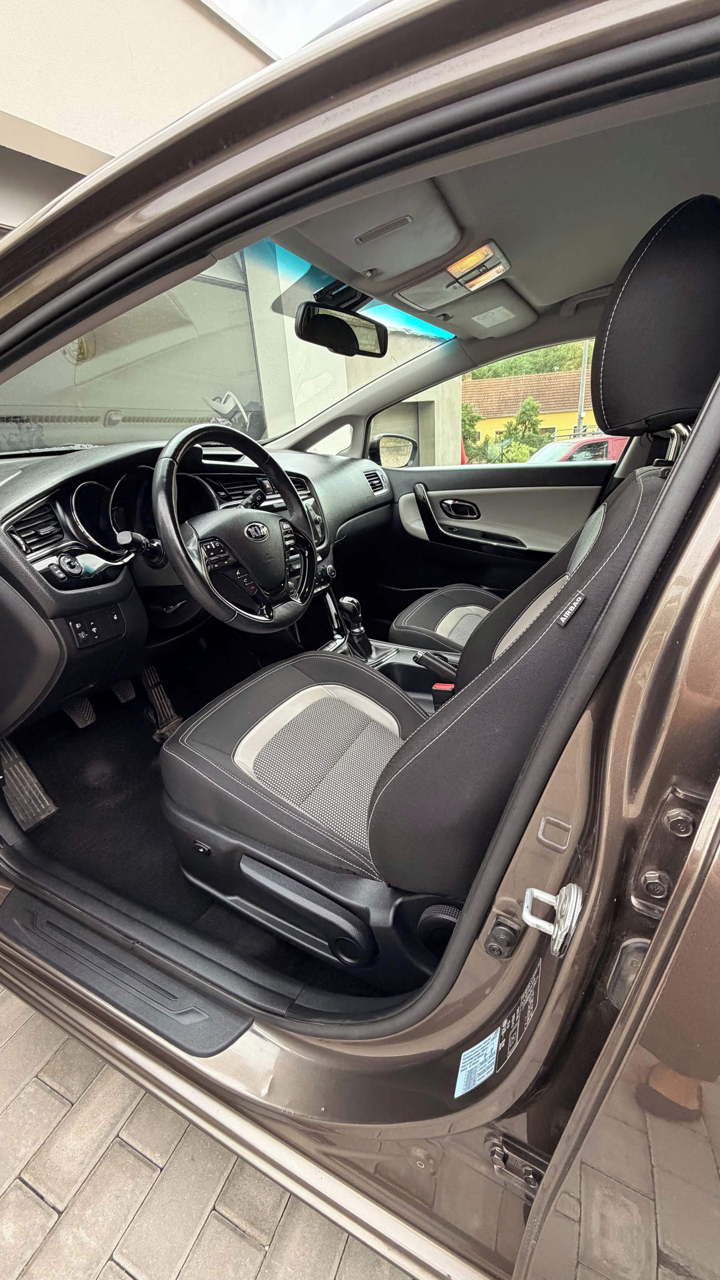 Kia Cee´d SW, 1.6 CRDi TOP - fotka 6
