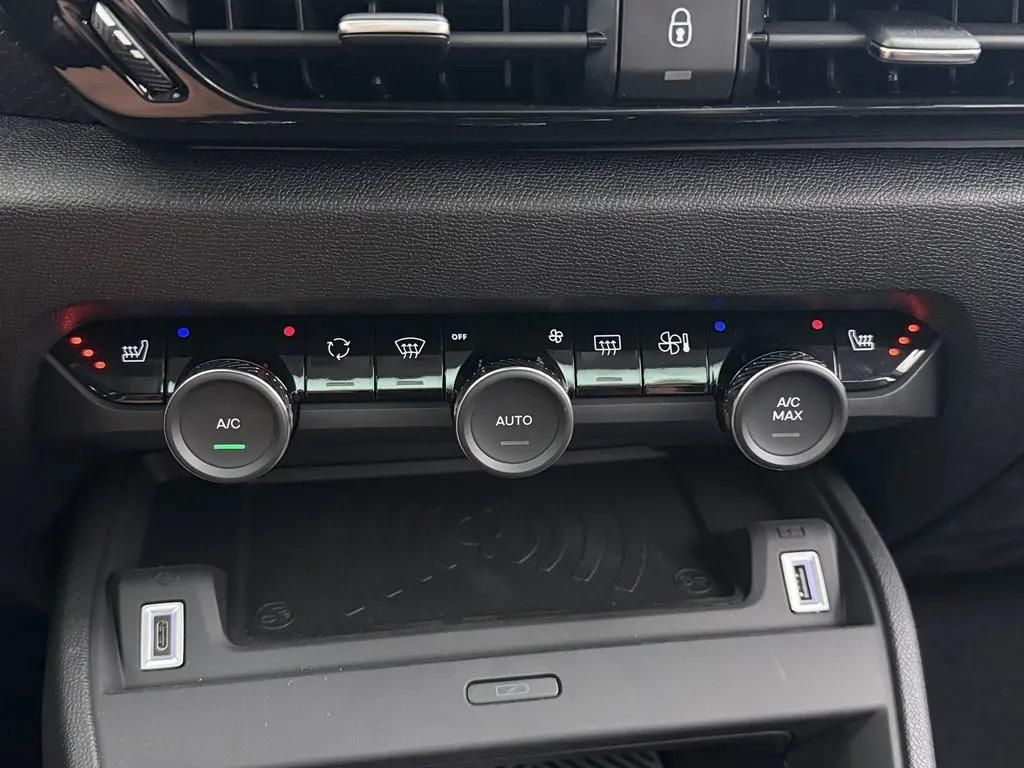 Citroën ë-C4 X, 100kW 50kWh SHINE Panorama DPH - fotka 6