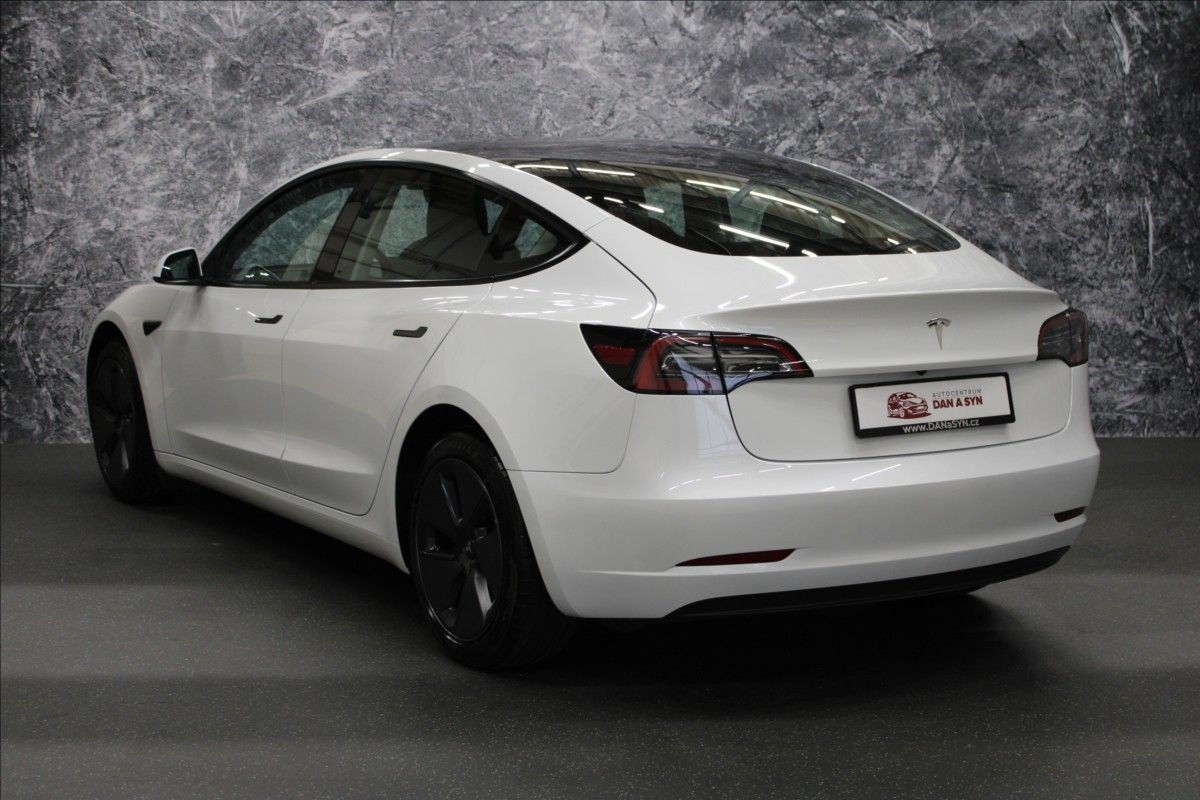 Tesla Model 3, Standard Plus - fotka 3