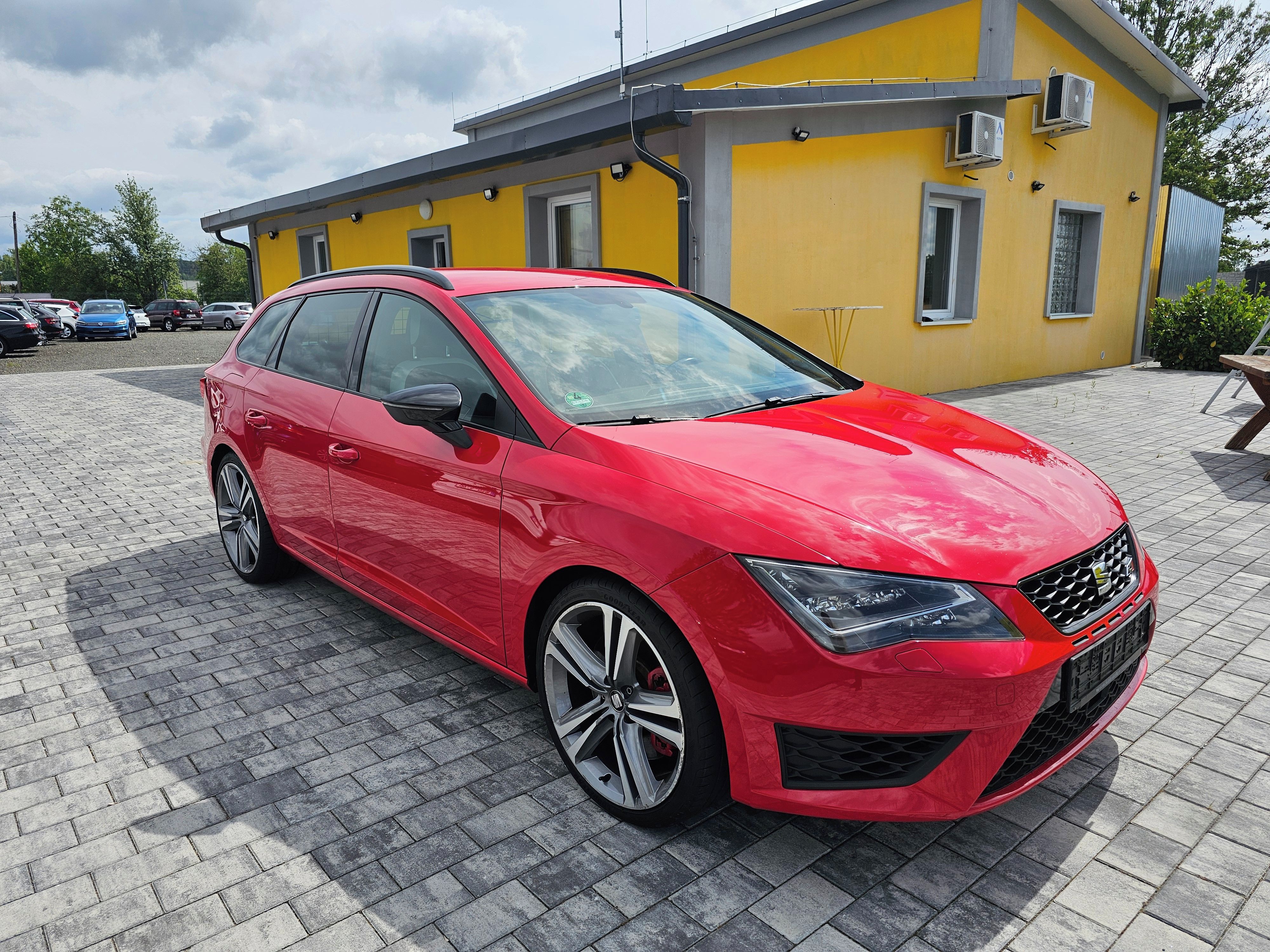Seat Leon, Cupra ST 2.0 TSI 206kw, Manuál - fotka 3