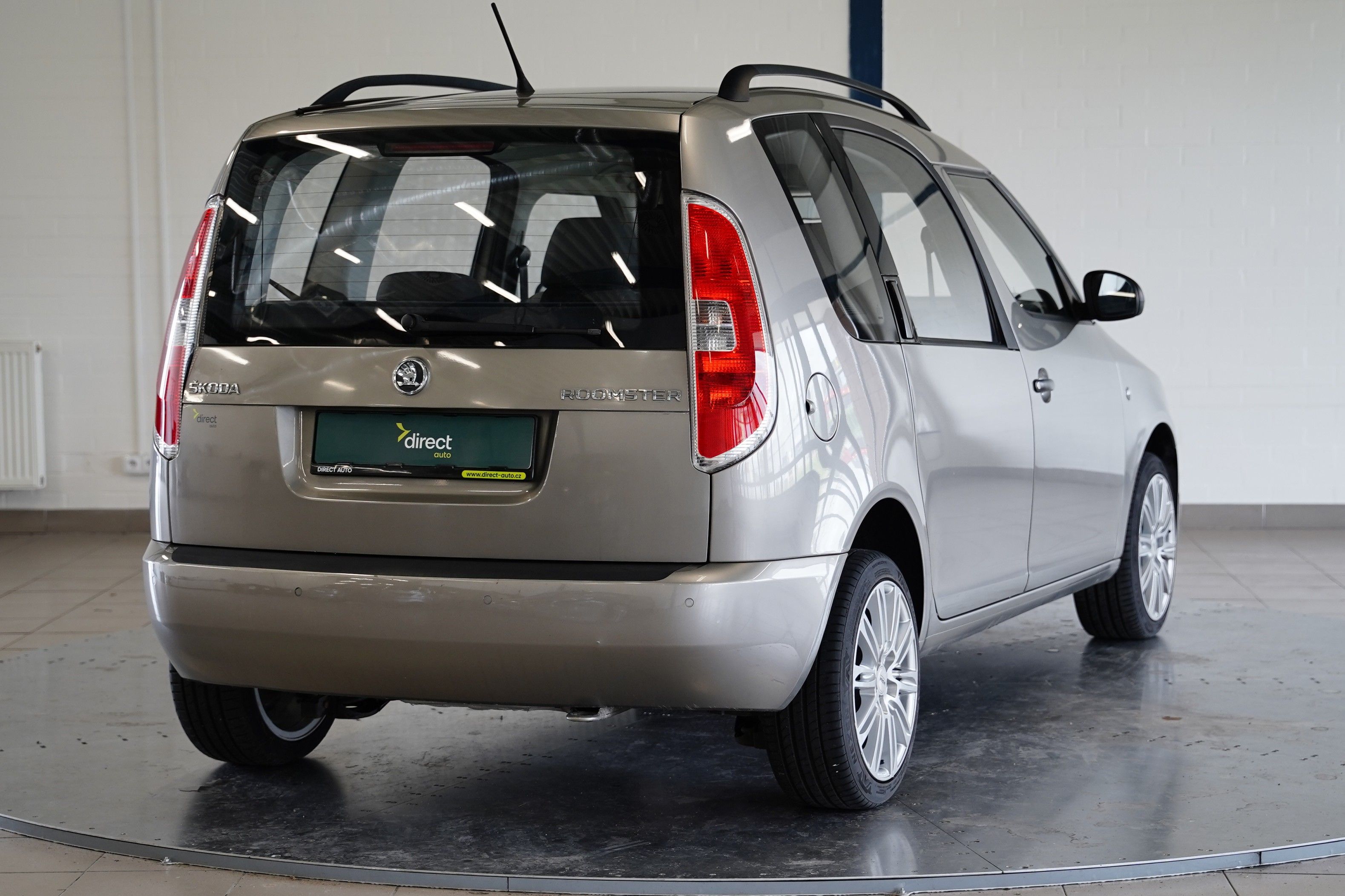 Škoda Roomster, 1.2 HTP 51 kW Active - fotka 2
