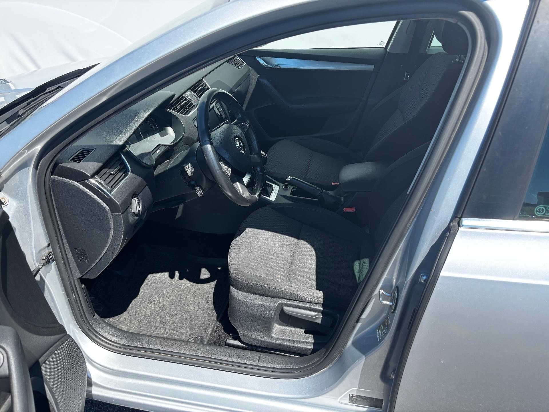 Škoda Octavia, Octavia OCT.COM STY TD 110/2.0 - fotka 6