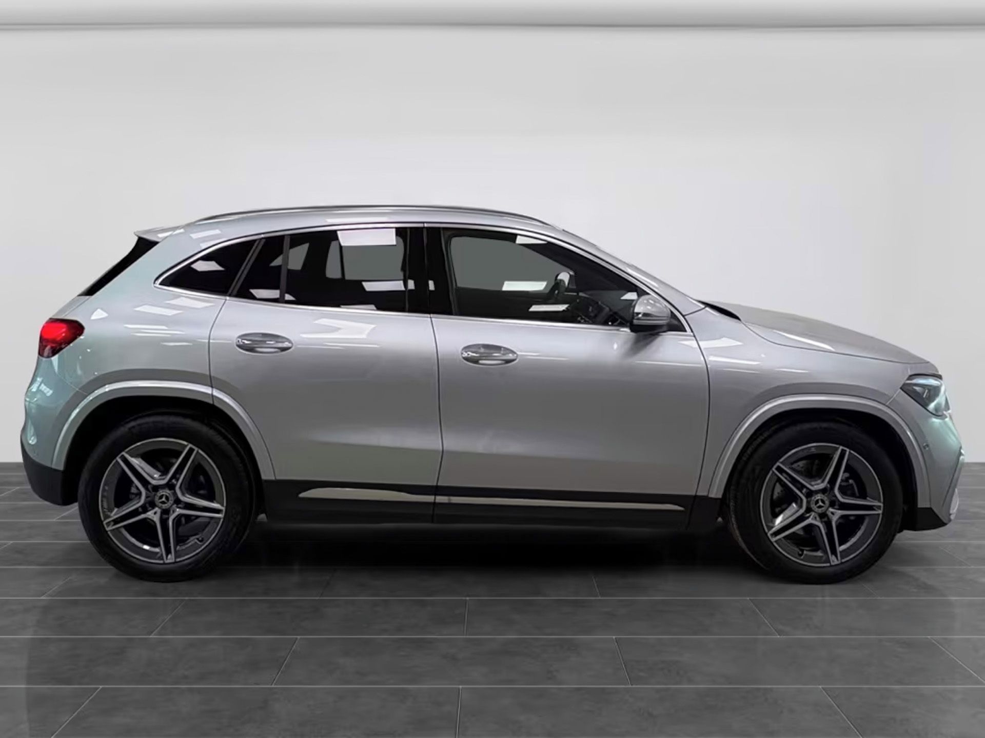 Mercedes-Benz GLA, 180 AMG Kamera Keyless Ambient - fotka 4