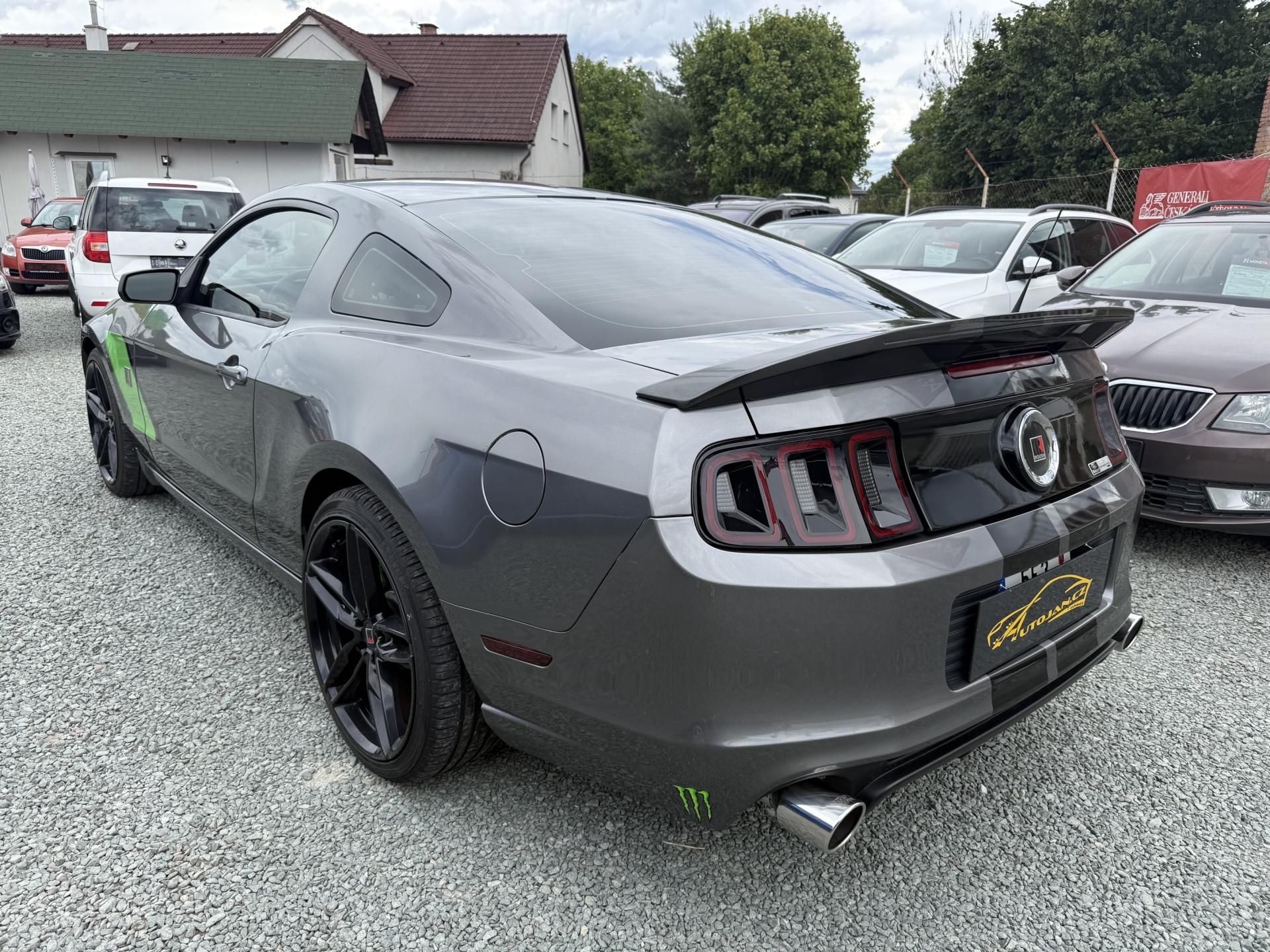 Ford Mustang, 3.7 V6 - fotka 4