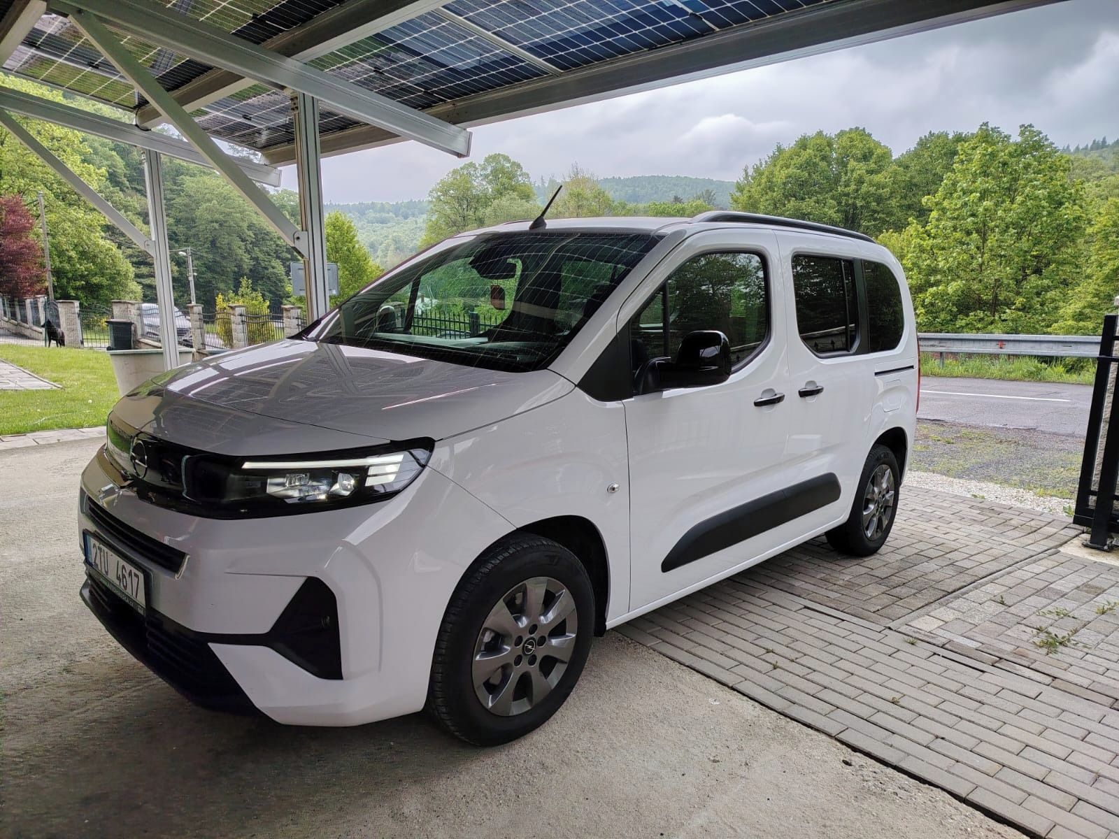 Opel Combo, pro ZTP se sklápěcí rampou - fotka 3