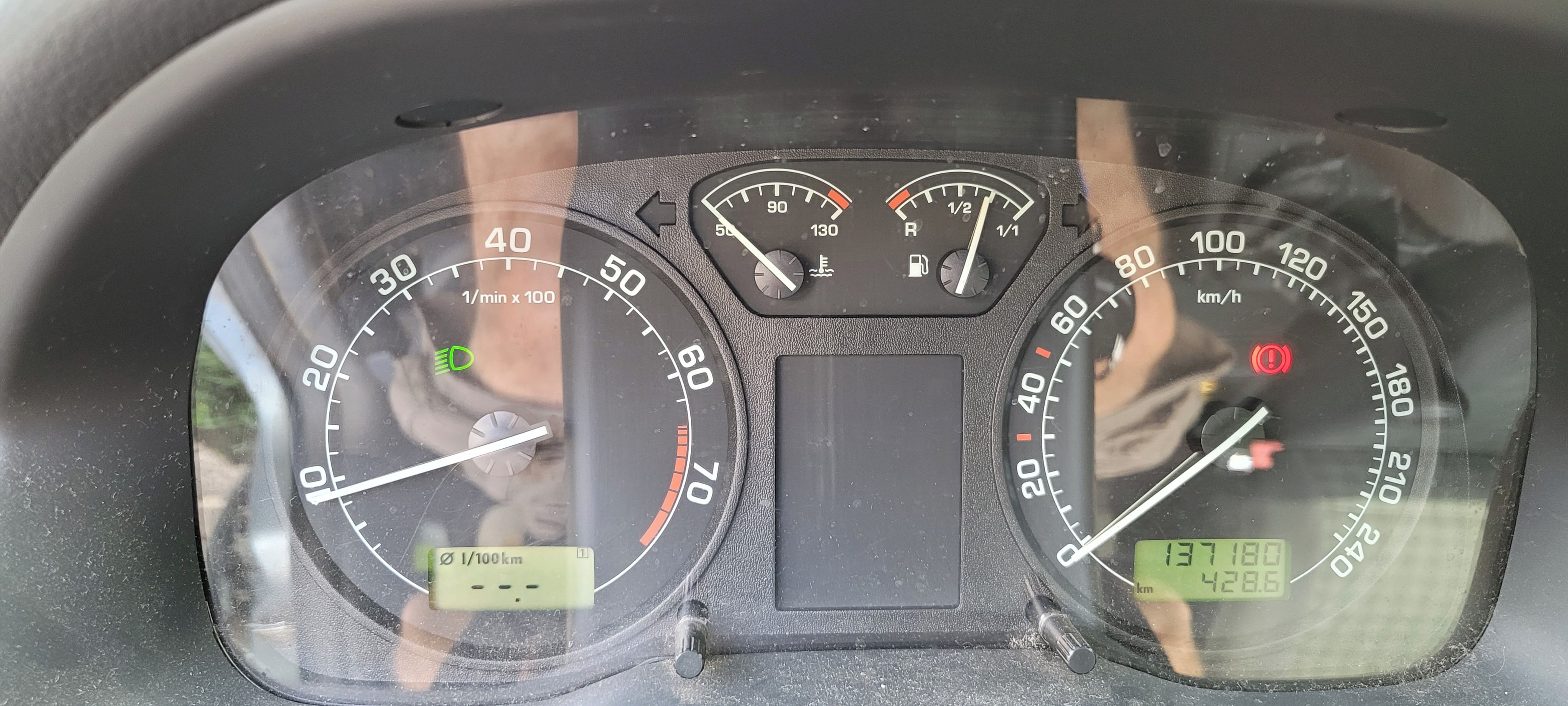 Škoda Octavia, 1.6 75kW, servisováno - fotka 6