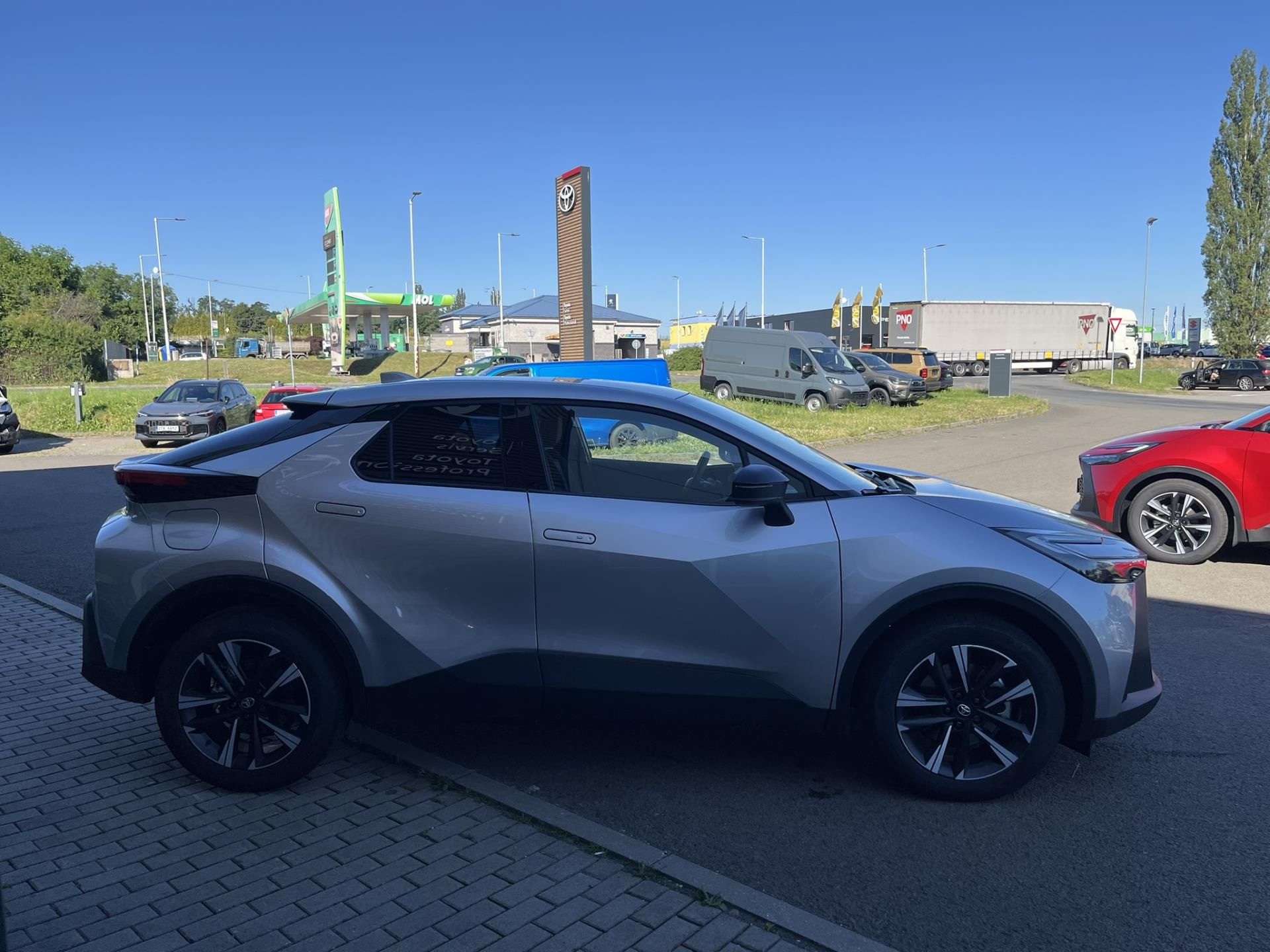 Toyota C-HR, 2.0 PHEV STYLE - fotka 4