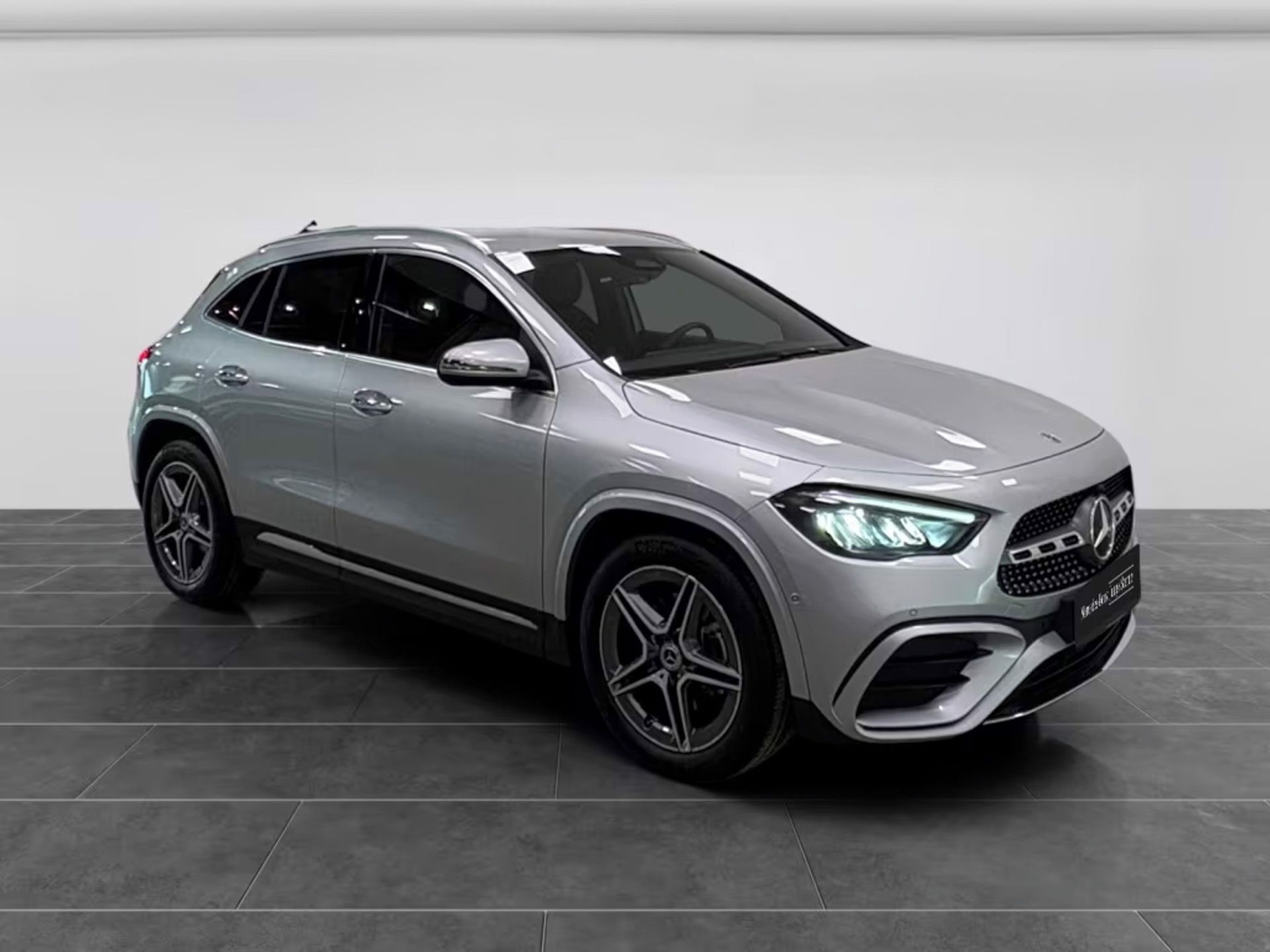 Mercedes-Benz GLA, 180 AMG Kamera Keyless Ambient - fotka 2