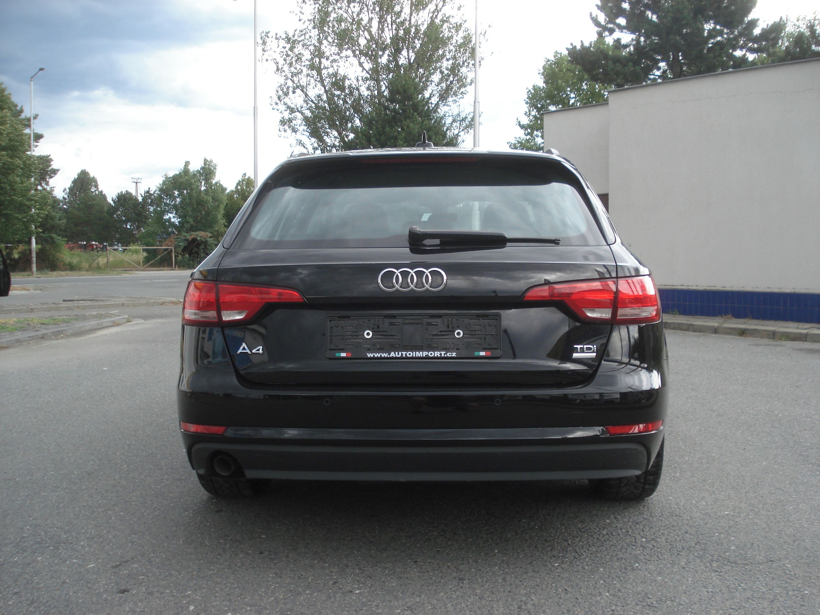 Audi A4, 2.0 TDi NAVI AUT - fotka 4