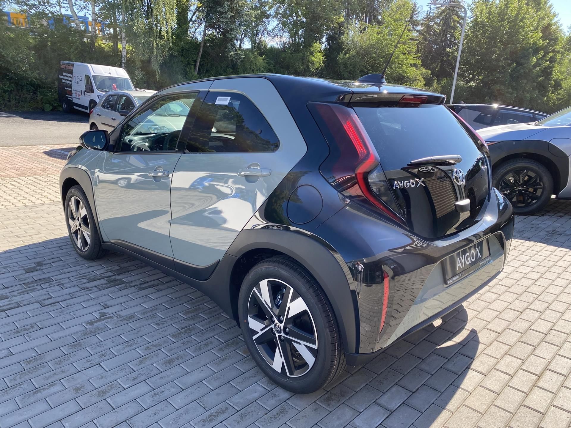 Toyota Aygo, 1.5 HEV STYLE - fotka 4