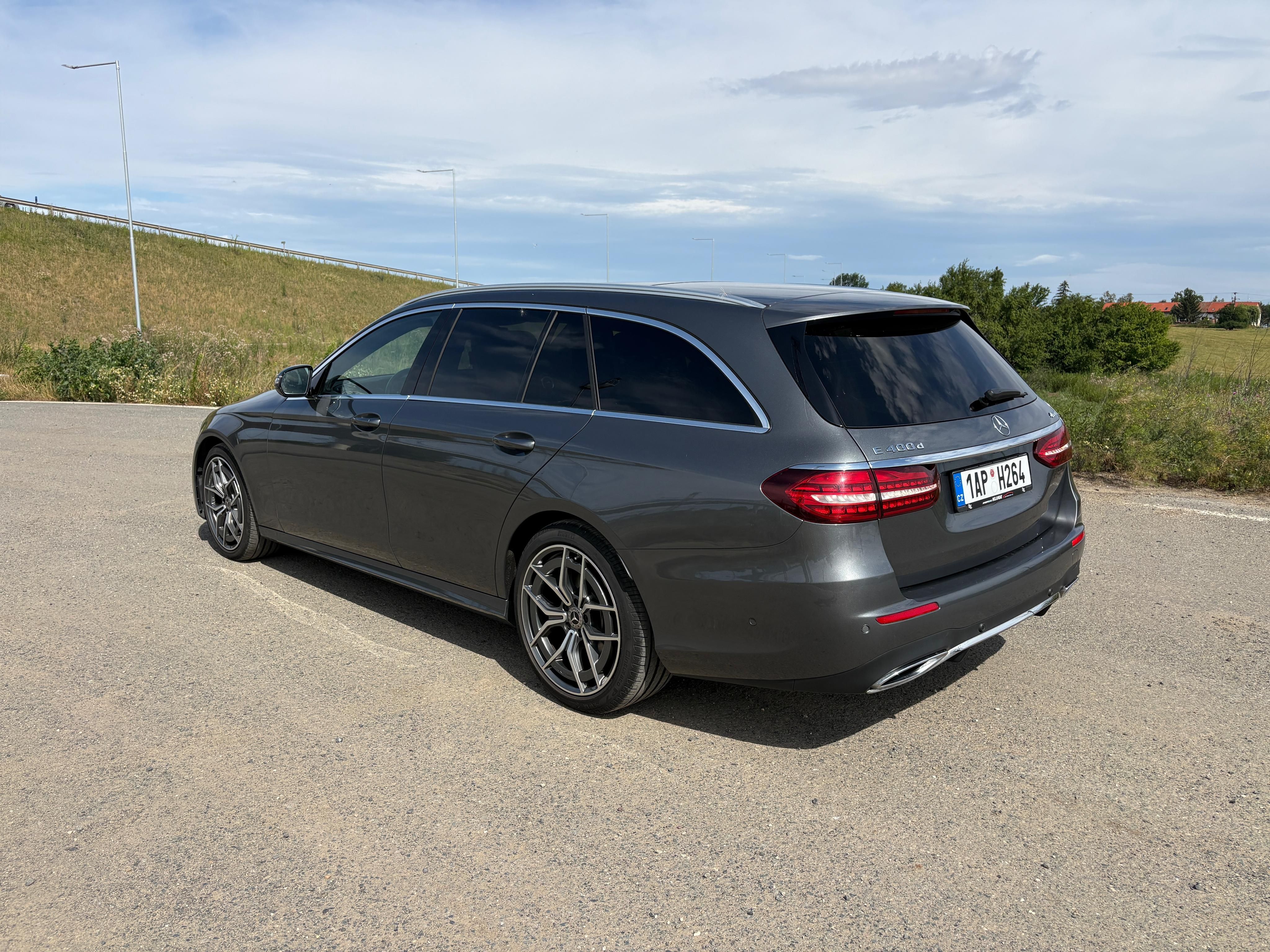 Mercedes-Benz Třídy E, Mercedes Benz E 400 d 4 MATIC - fotka 4