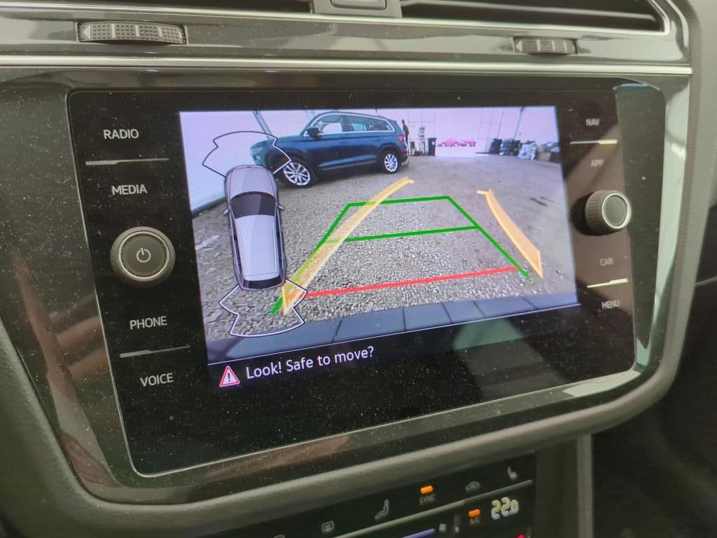 Volkswagen Tiguan, 2.0TDi 4x4 DSG ČR 1maj 50000km - fotka 4