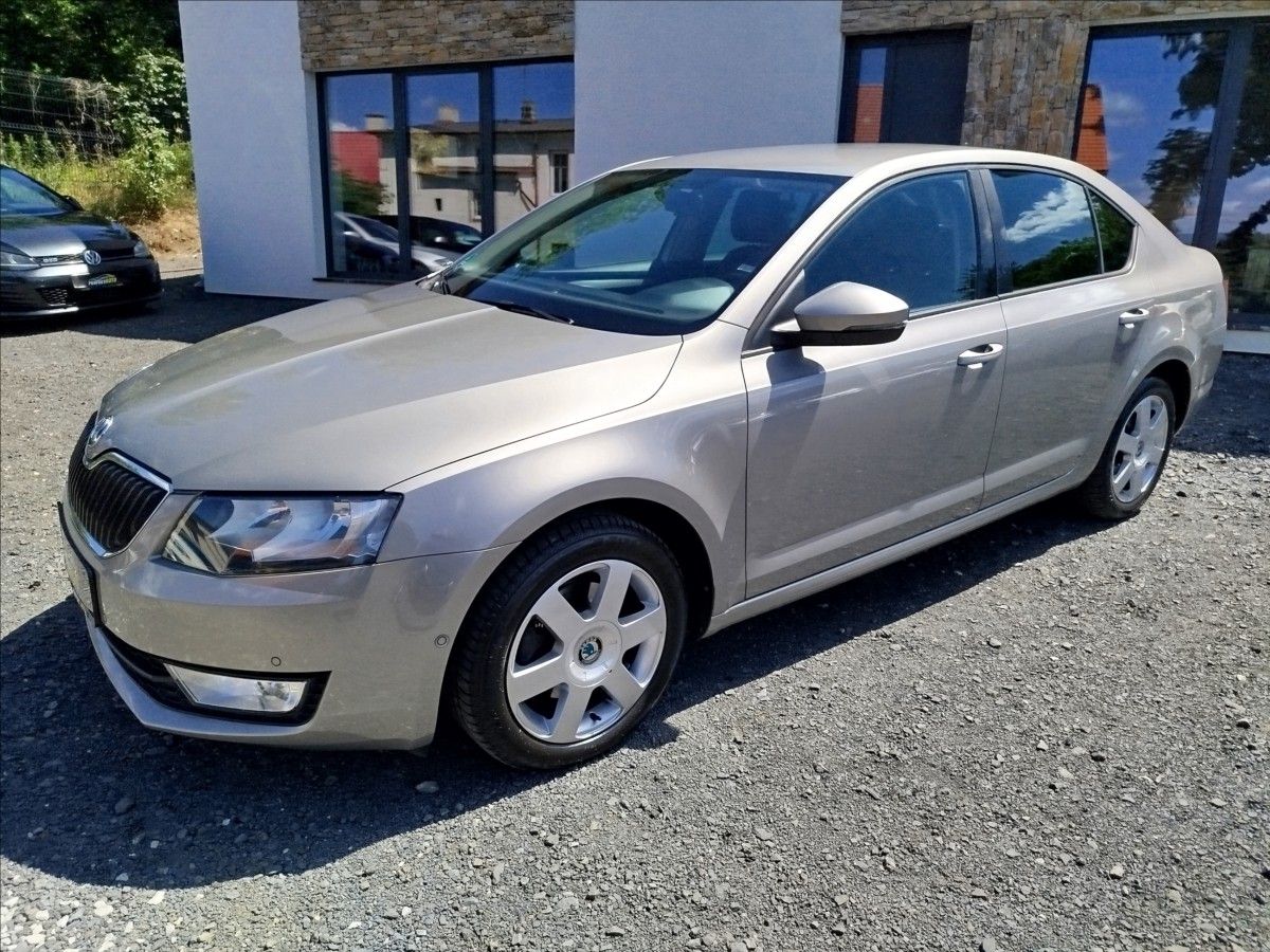 Škoda Octavia, 1,2 TSi 77 kW, DSG, NAVI, PARK - fotka 2
