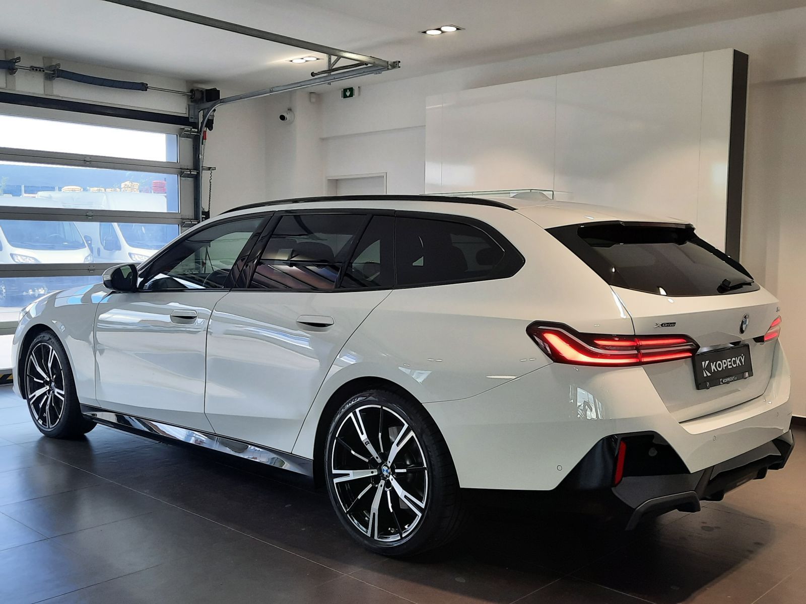 BMW Řada 5, 540d xDrive Touring M Sport - fotka 4