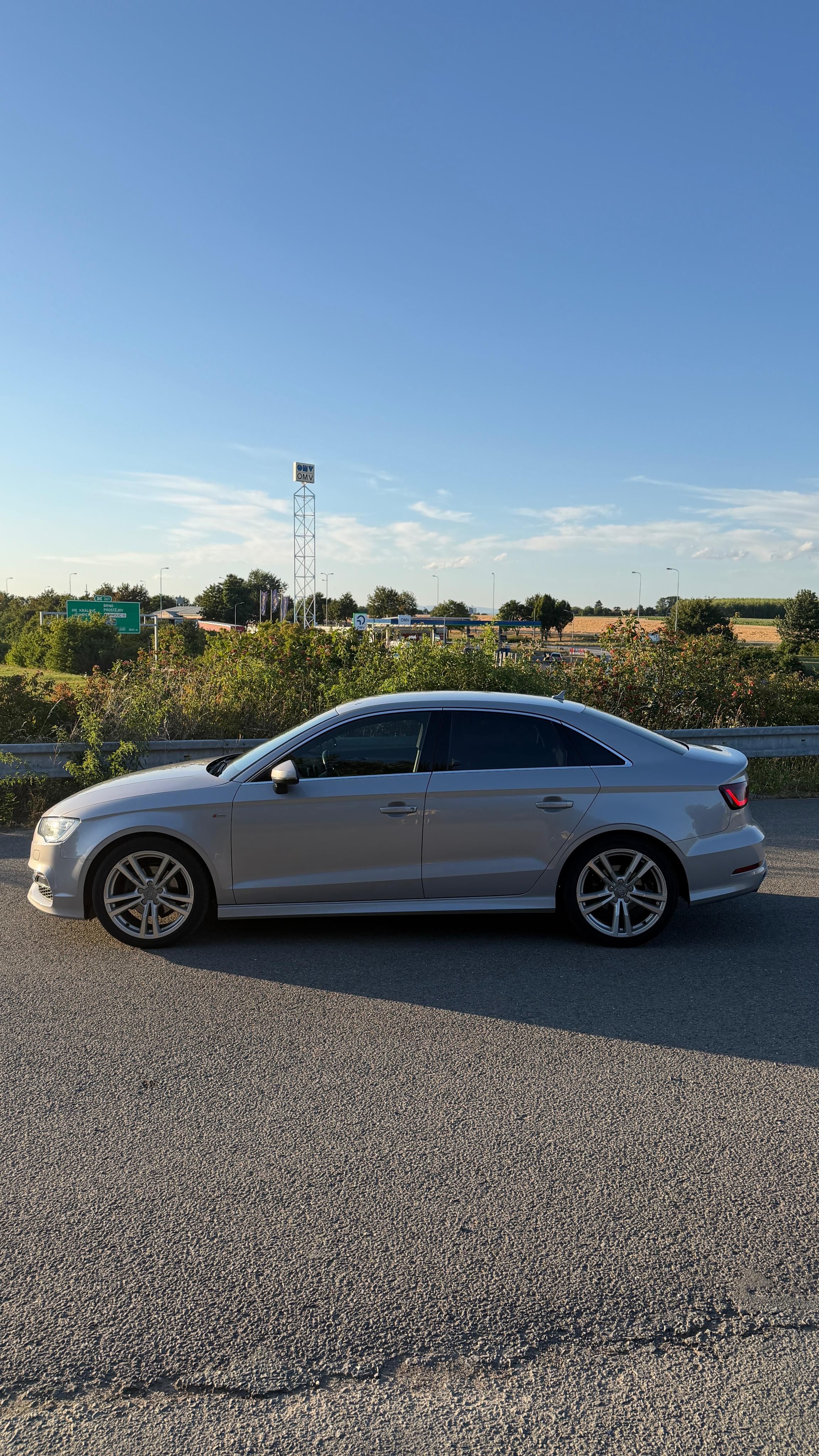 Audi A3, Limousine 1.4 TFSI DSG, S-line - fotka 2