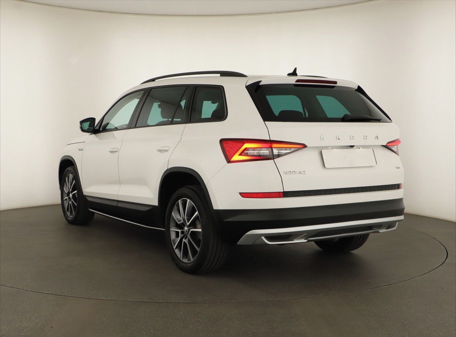 Škoda Kodiaq, 2.0 TDI 4x4, Scout, 4X4 - fotka 4