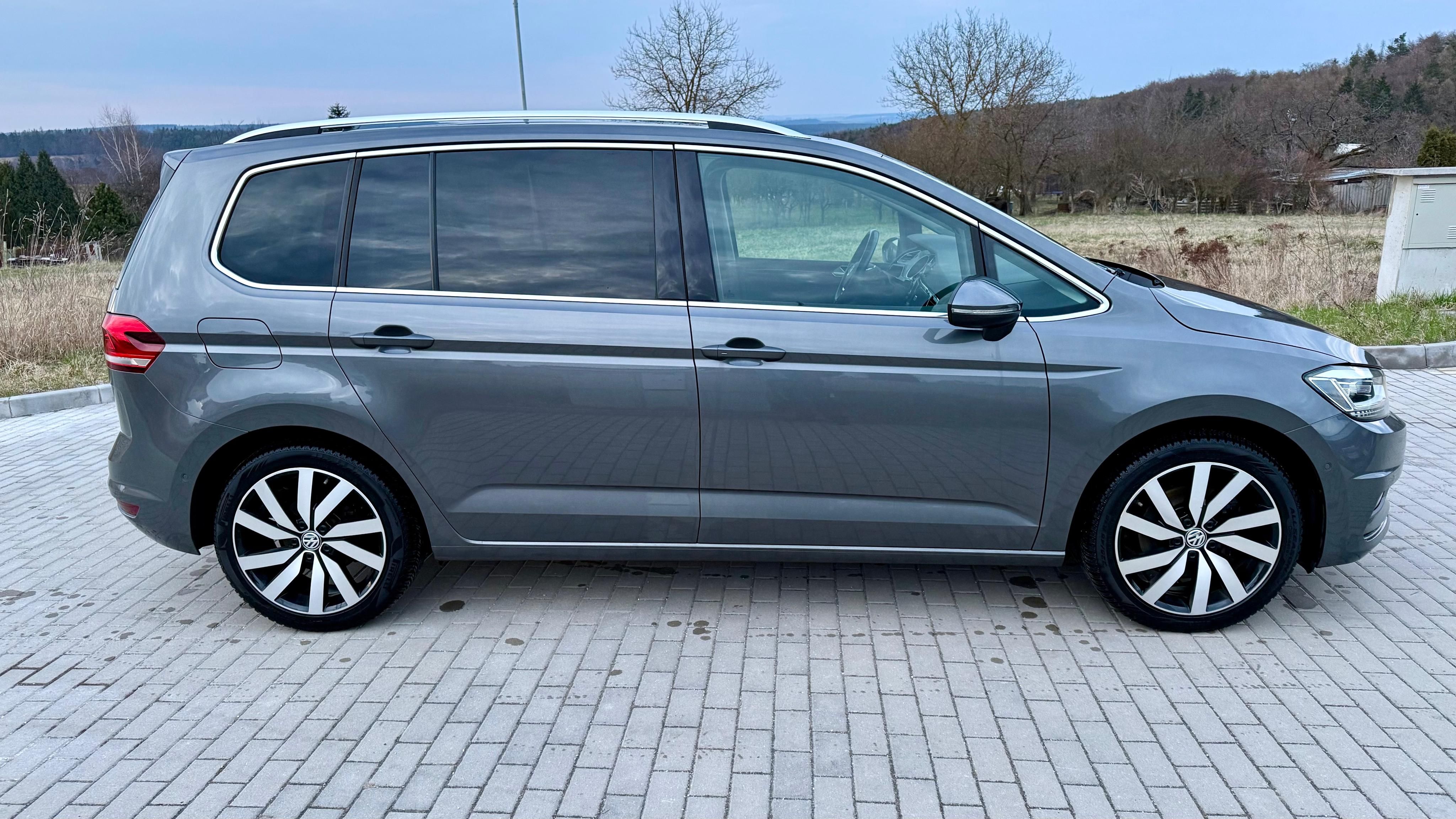 Volkswagen Touran, 1.4 TSI 7 míst Highline Pano - fotka 6